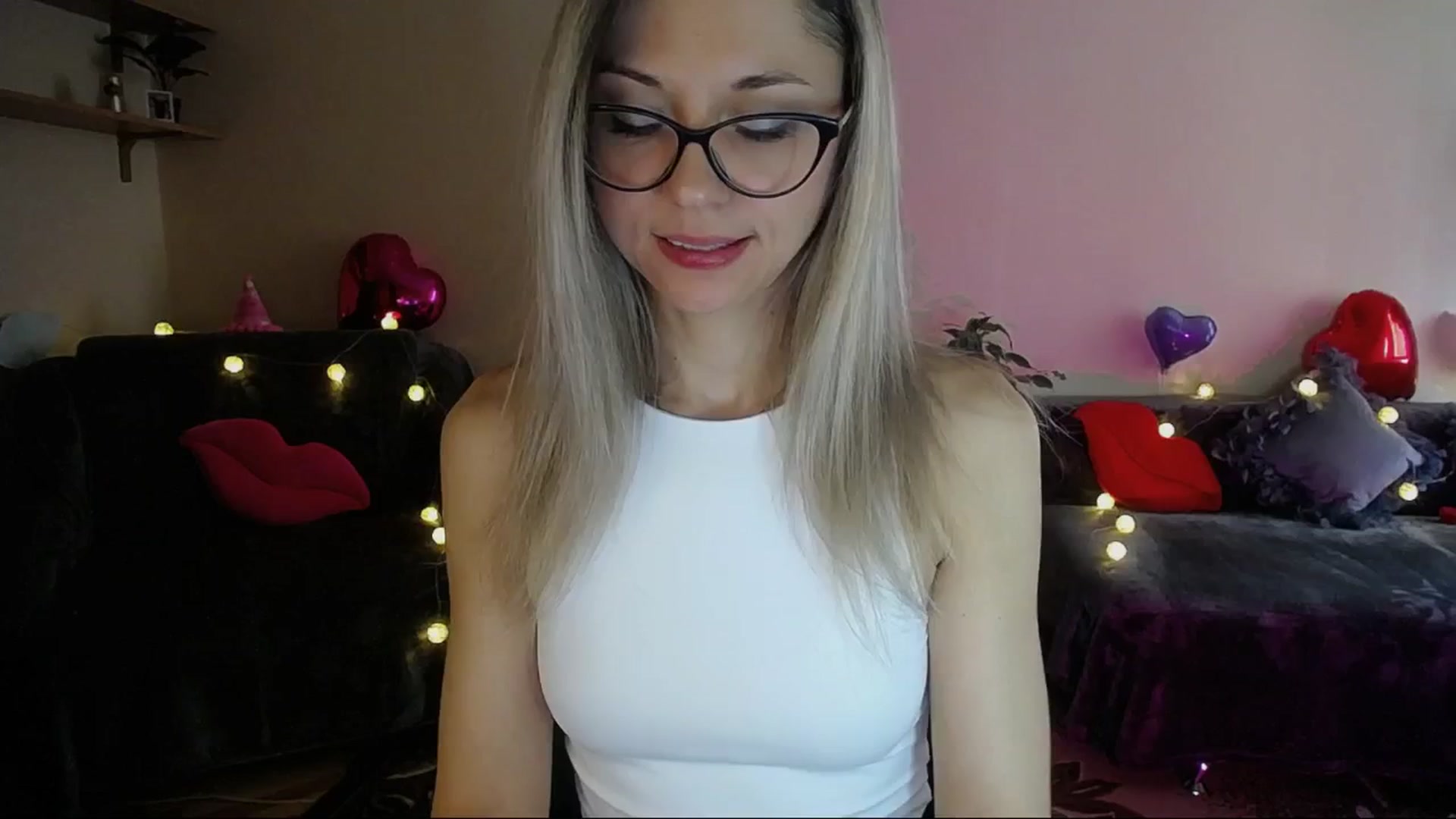 Gallery image thumbnail from Sunshine_alis's myfreecams stream on, 04/17/2025, 16:09 image 18 of 20