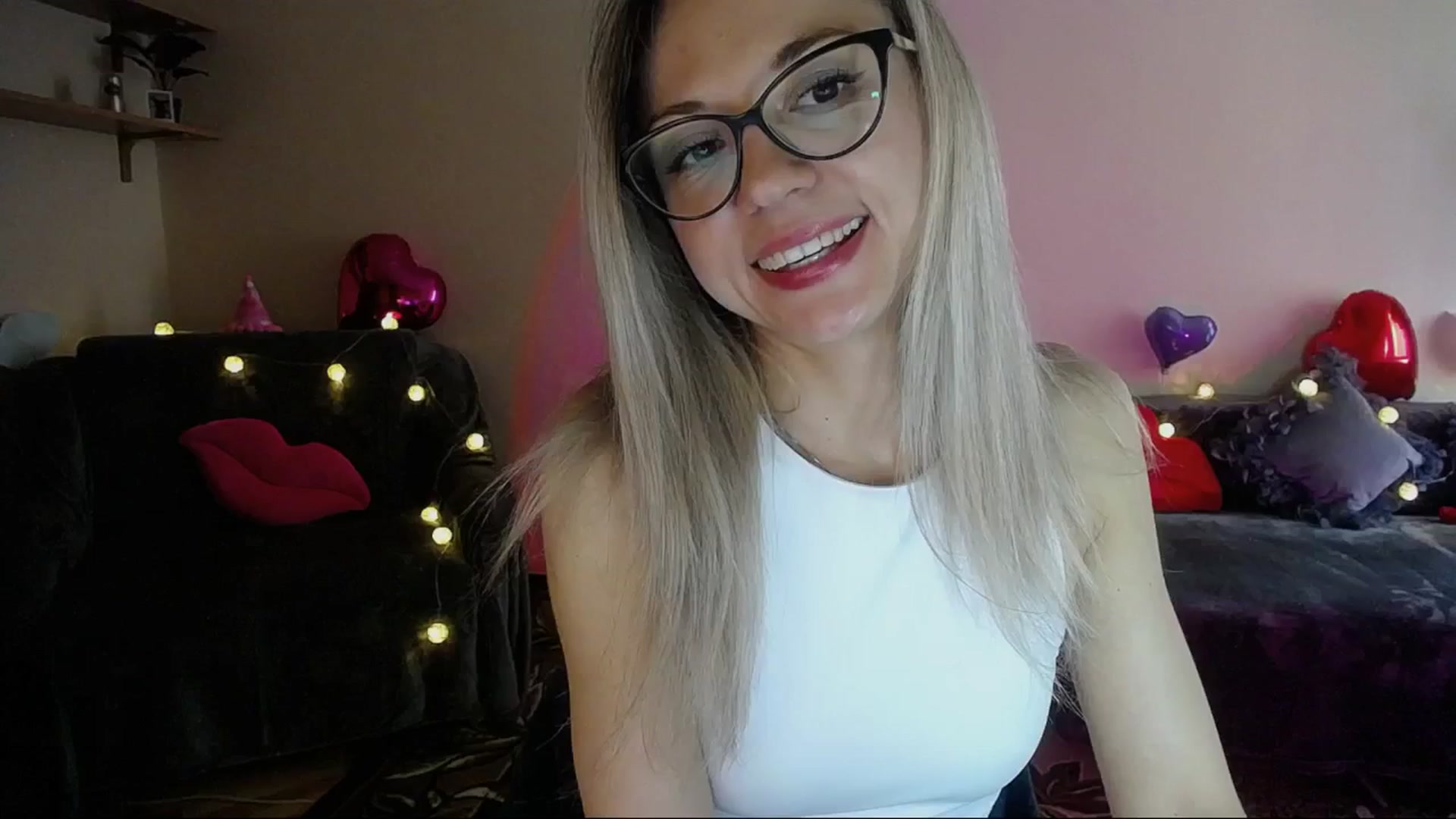 Gallery image thumbnail from Sunshine_alis's myfreecams stream on, 04/17/2025, 16:09 image 13 of 20
