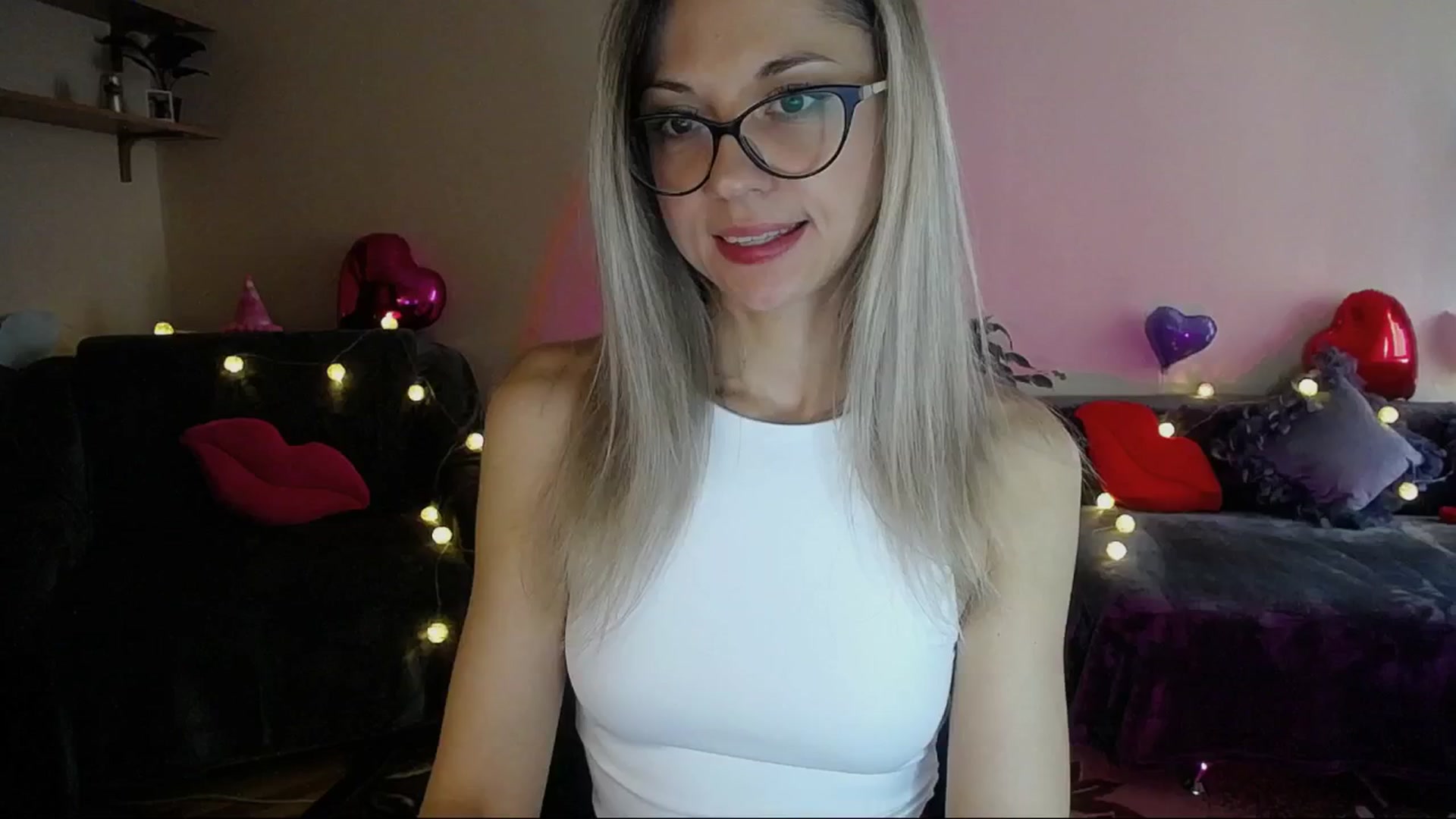 Gallery image thumbnail from Sunshine_alis's myfreecams stream on, 04/17/2025, 16:09 image 17 of 20