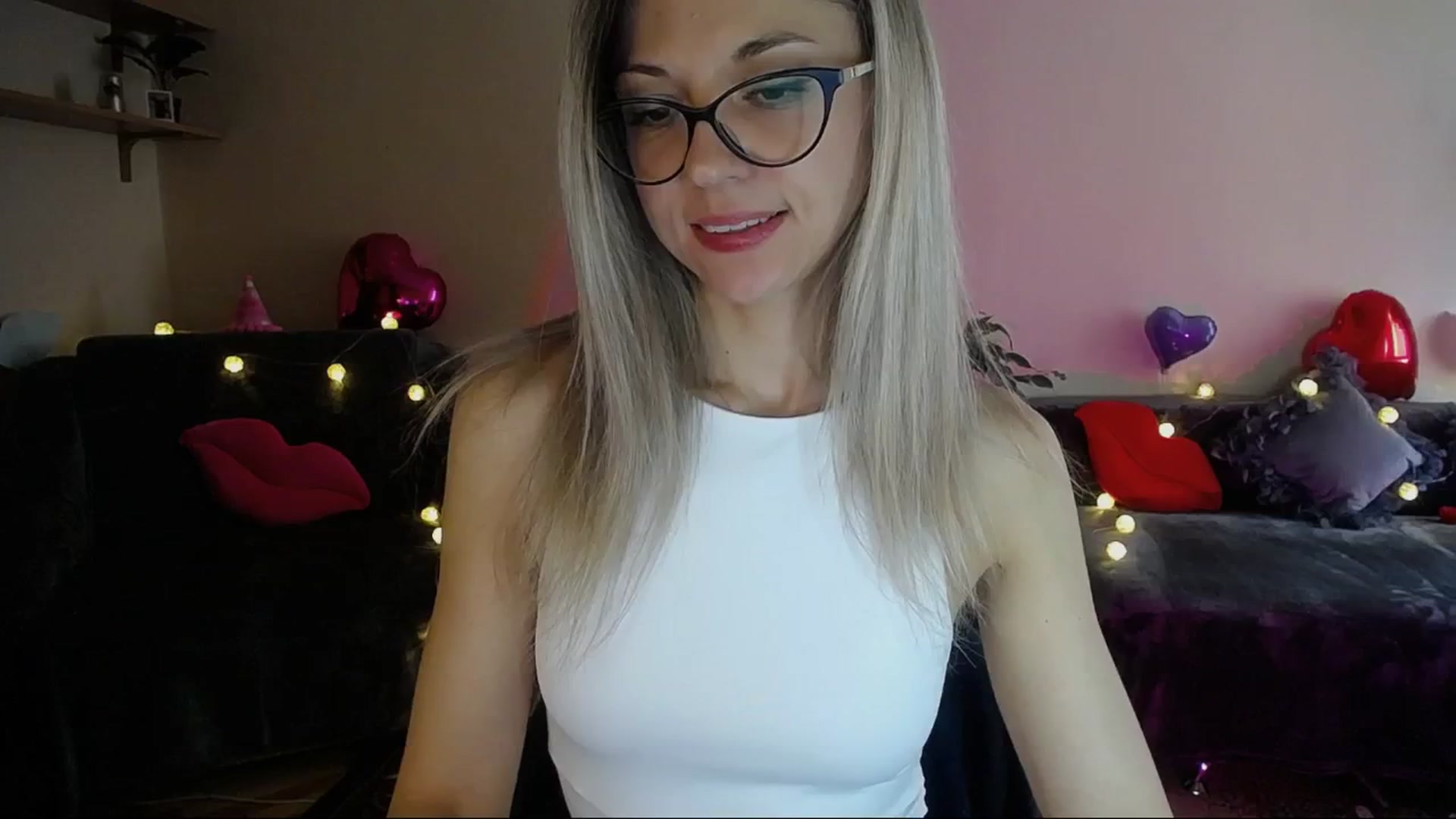 Gallery image thumbnail from Sunshine_alis's myfreecams stream on, 04/17/2025, 16:09 image 12 of 20
