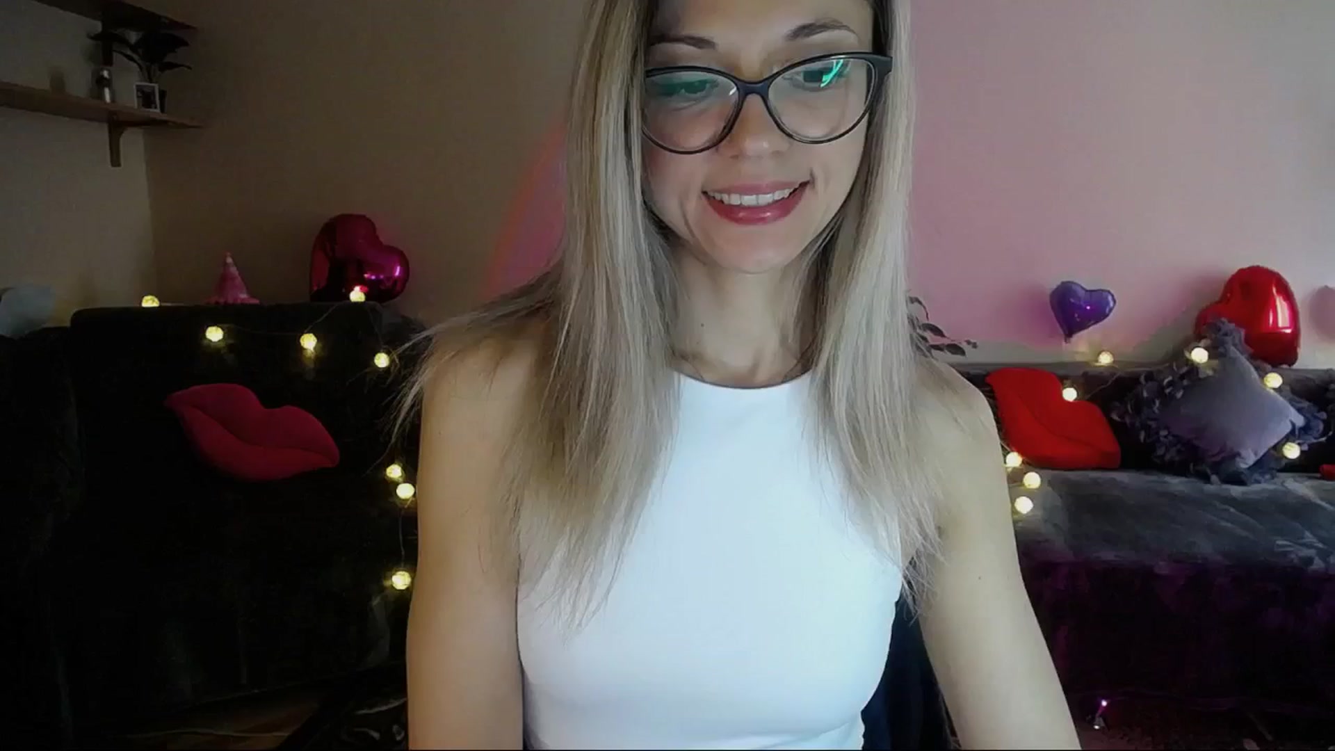 Gallery image thumbnail from Sunshine_alis's myfreecams stream on, 04/17/2025, 16:09 image 11 of 20