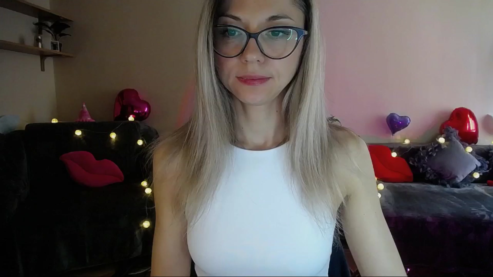 Gallery image thumbnail from Sunshine_alis's myfreecams stream on, 04/17/2025, 16:09 image 3 of 20