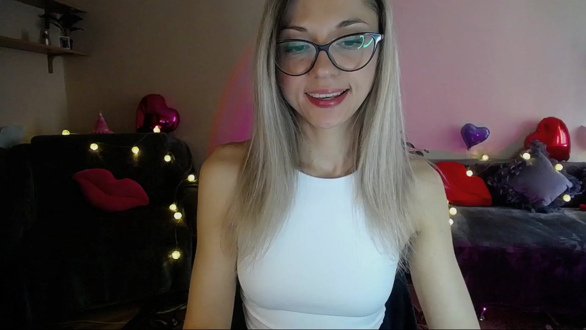 Gallery image thumbnail from Sunshine_alis's myfreecams stream on, 04/17/2025, 16:09 image 19 of 20