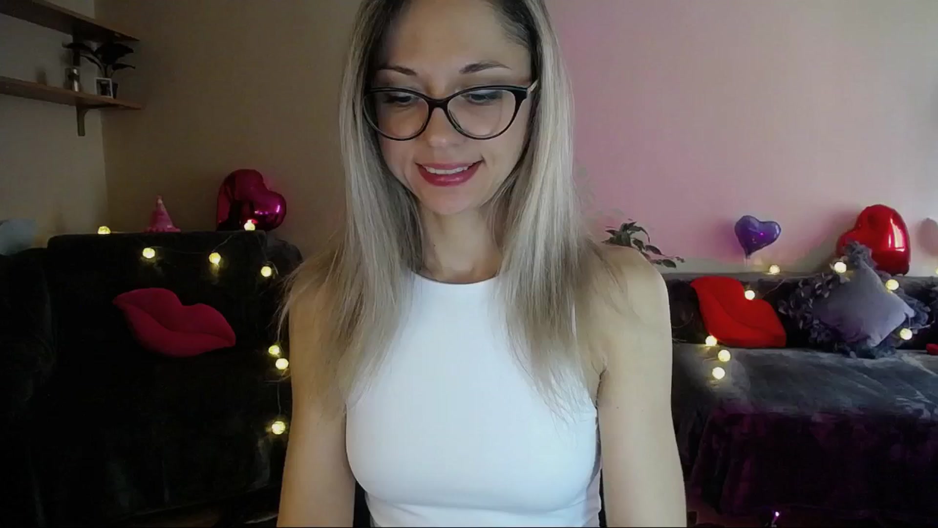 Gallery image thumbnail from Sunshine_alis's myfreecams stream on, 04/17/2025, 16:09 image 7 of 20