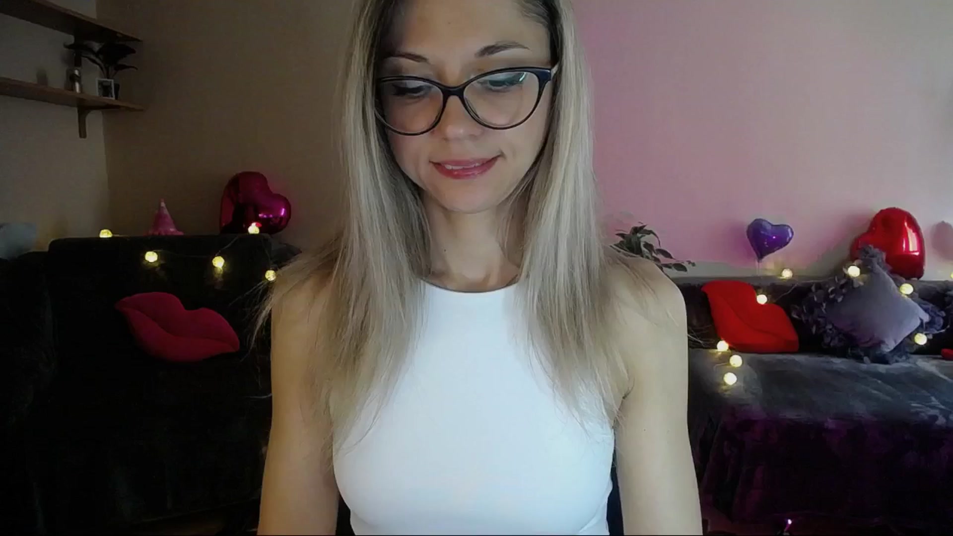 Gallery image thumbnail from Sunshine_alis's myfreecams stream on, 04/17/2025, 16:09 image 9 of 20