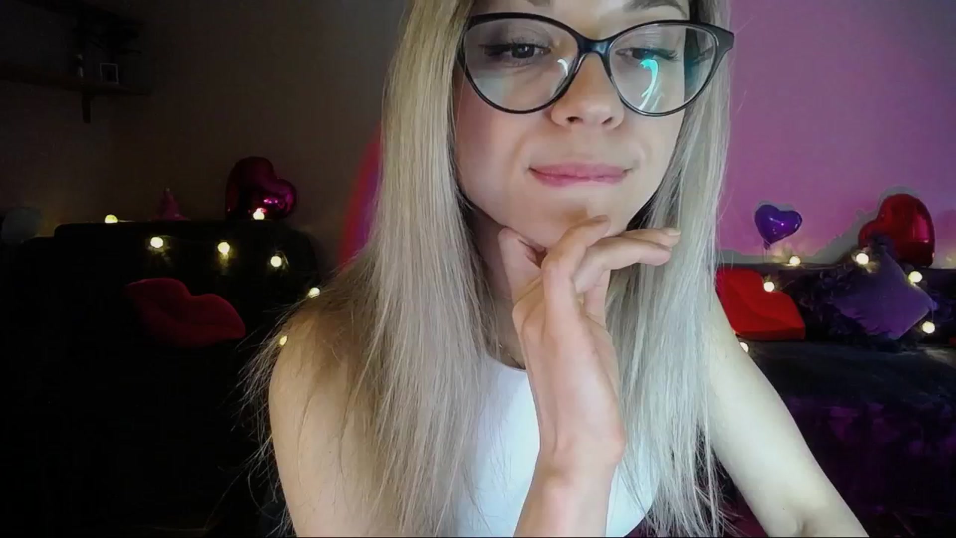 Gallery image thumbnail from Sunshine_alis's myfreecams stream on, 04/17/2025, 17:36 image 9 of 20