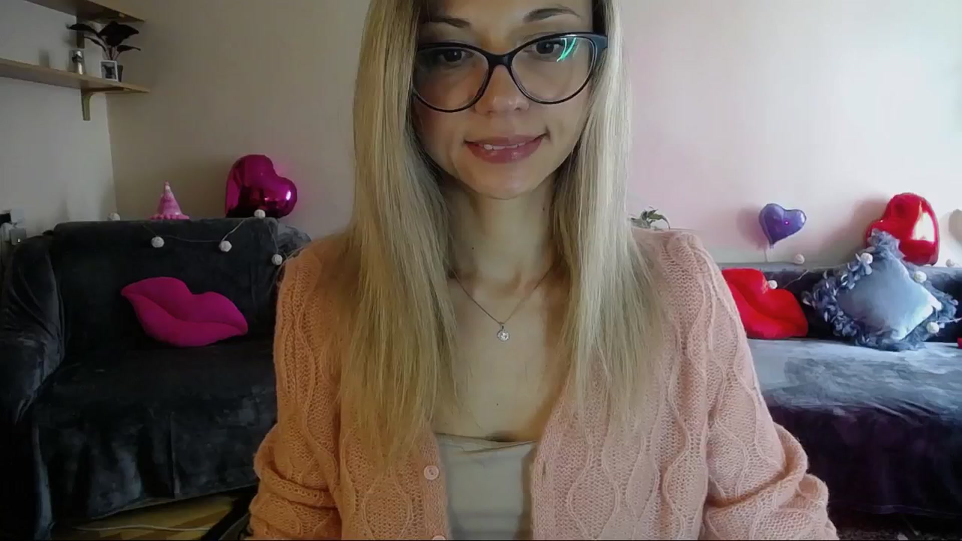 Gallery image thumbnail from Sunshine_alis's myfreecams stream on, 04/18/2025, 15:02 image 3 of 20
