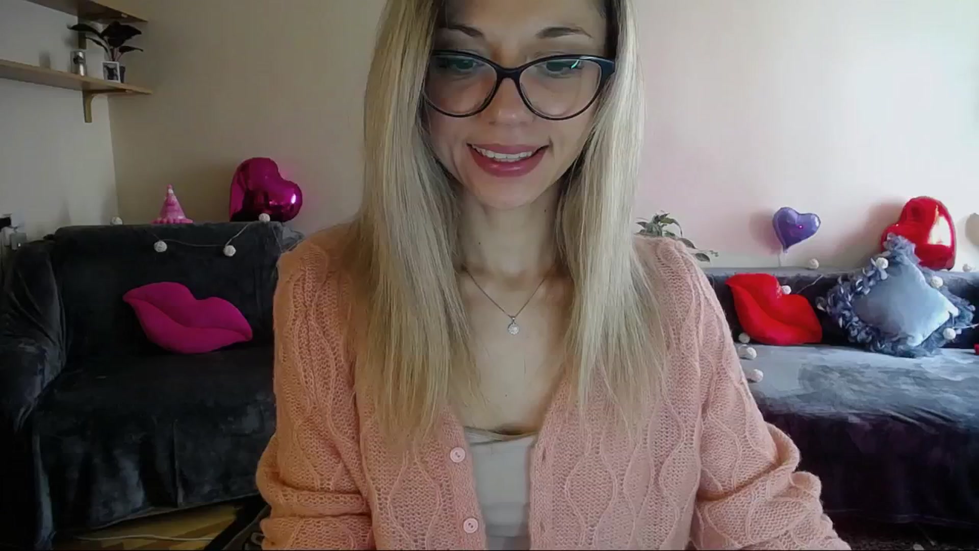 Gallery image thumbnail from Sunshine_alis's myfreecams stream on, 04/18/2025, 15:02 image 4 of 20