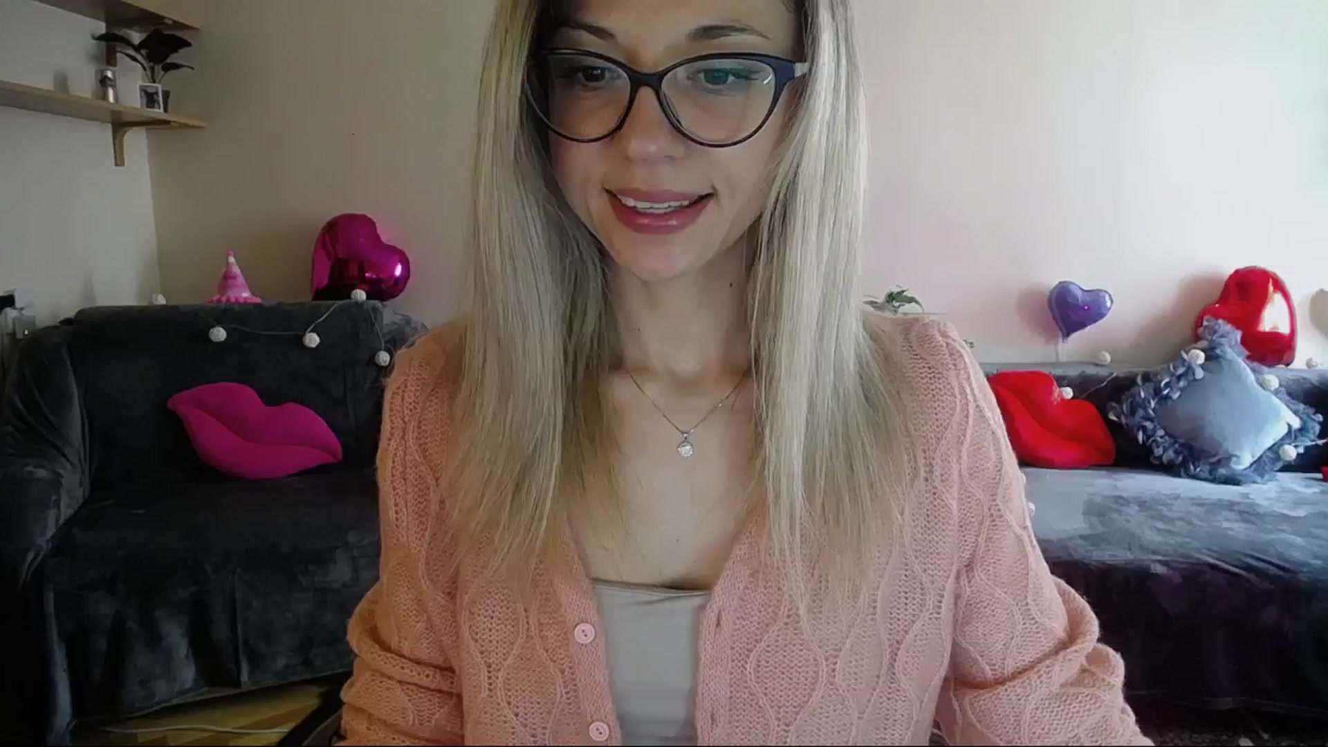 Gallery image thumbnail from Sunshine_alis's myfreecams stream on, 04/18/2025, 15:02 image 5 of 20