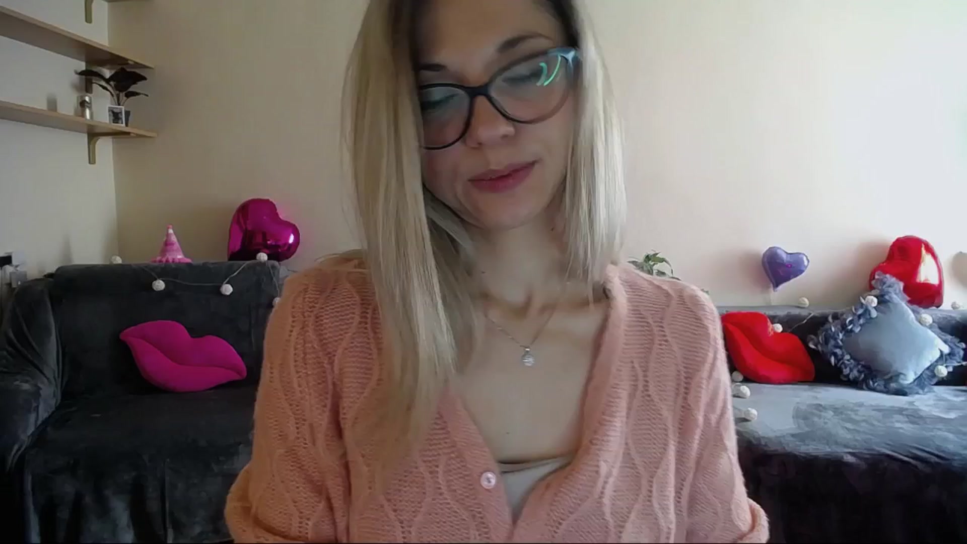 Gallery image thumbnail from Sunshine_alis's myfreecams stream on, 04/18/2025, 15:02 image 13 of 20