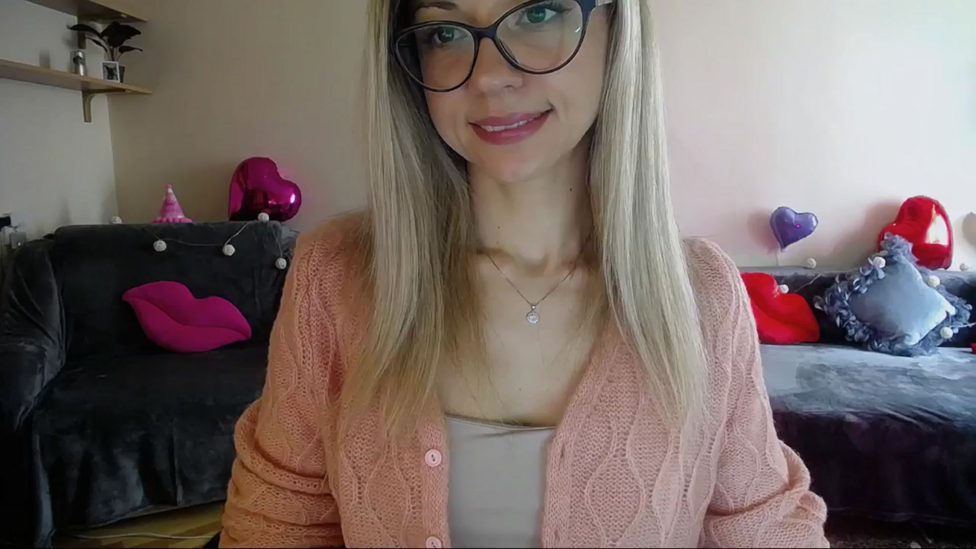 Gallery image thumbnail from Sunshine_alis's myfreecams stream on, 04/18/2025, 15:02 image 6 of 20