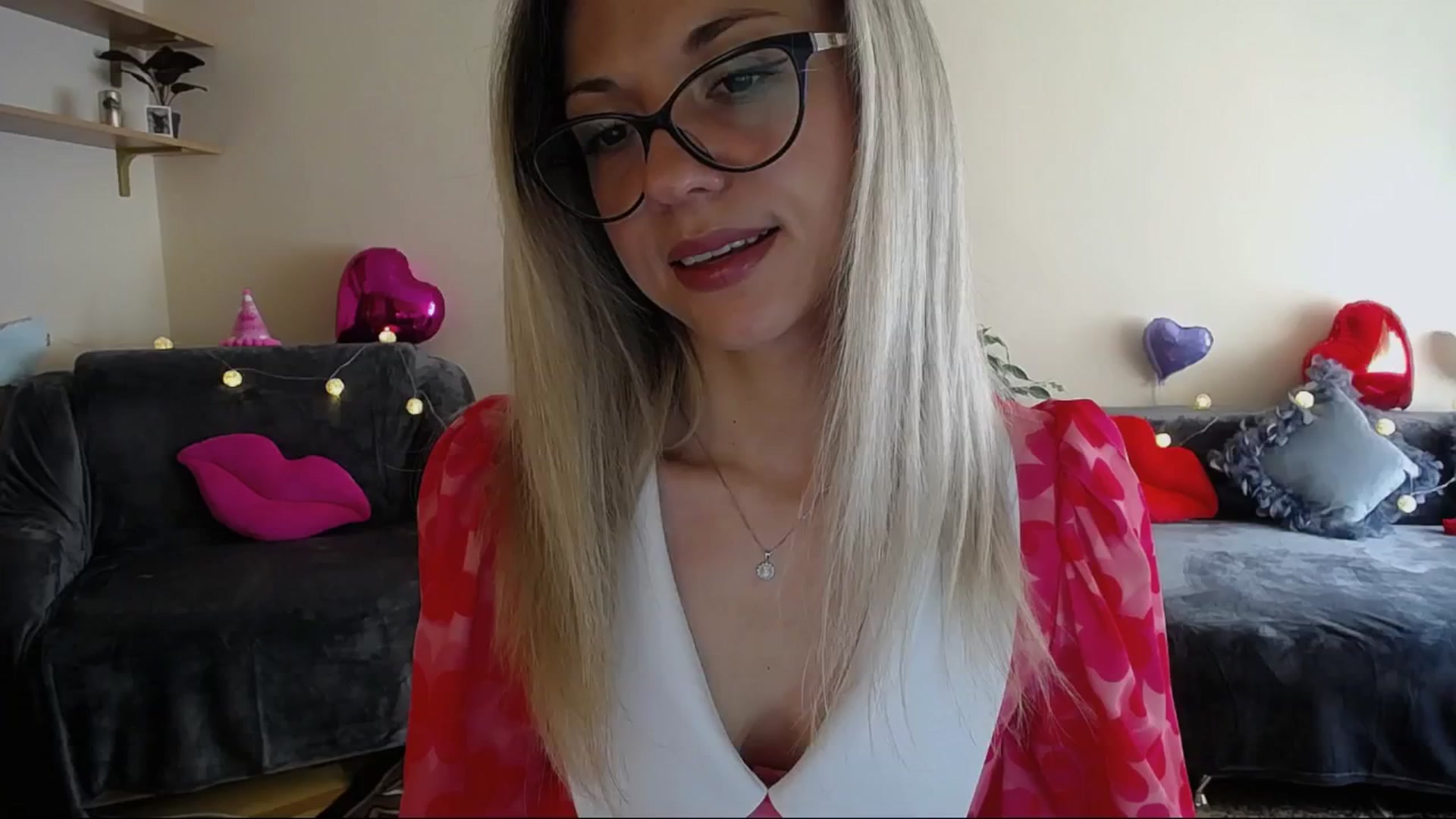 Gallery image thumbnail from Sunshine_alis's myfreecams stream on, 04/19/2025, 13:41 image 4 of 20