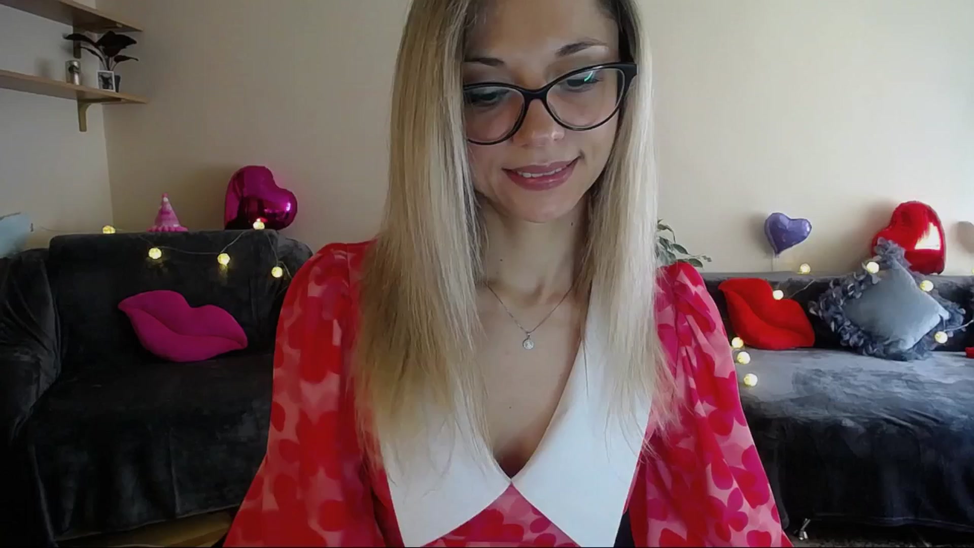 Gallery image thumbnail from Sunshine_alis's myfreecams stream on, 04/19/2025, 13:41 image 17 of 20