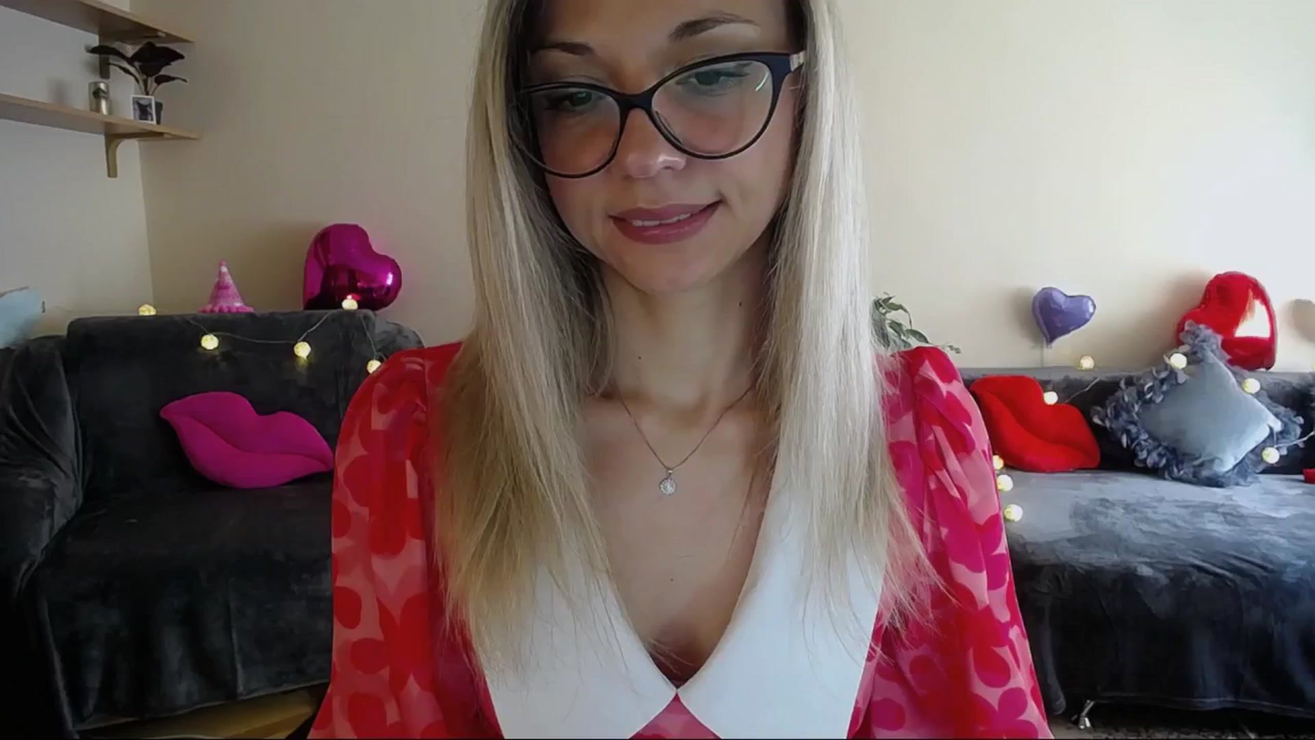 Gallery image thumbnail from Sunshine_alis's myfreecams stream on, 04/19/2025, 13:41 image 8 of 20