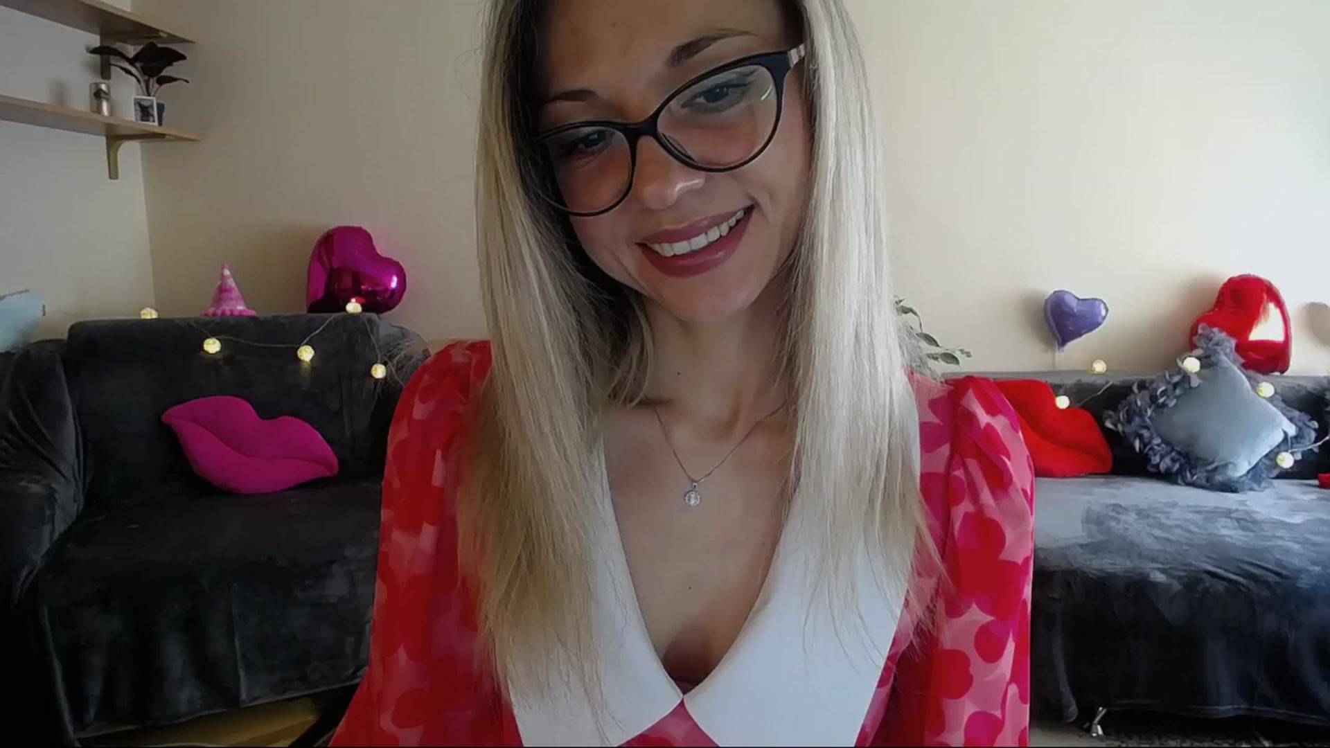 Gallery image thumbnail from Sunshine_alis's myfreecams stream on, 04/19/2025, 13:41 image 6 of 20