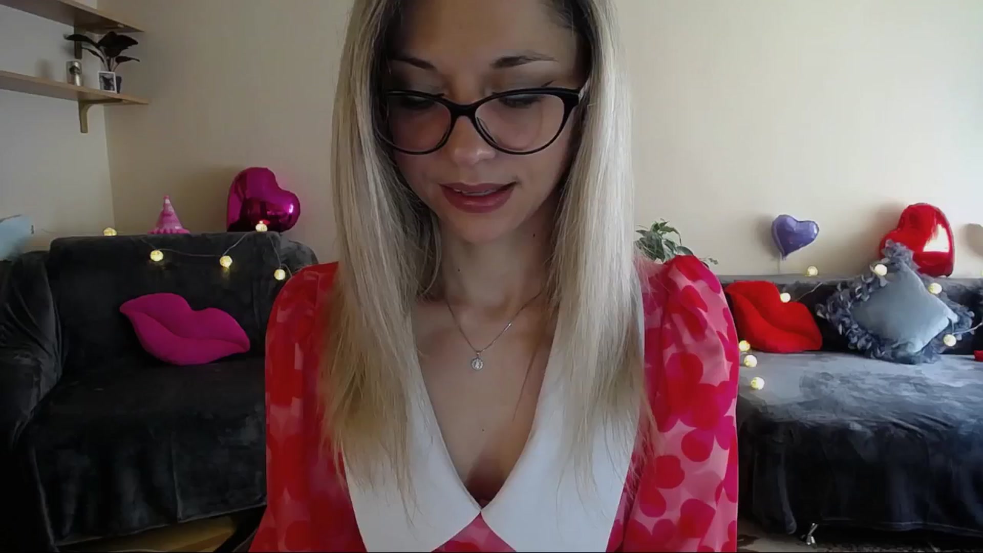 Gallery image thumbnail from Sunshine_alis's myfreecams stream on, 04/19/2025, 13:41 image 7 of 20