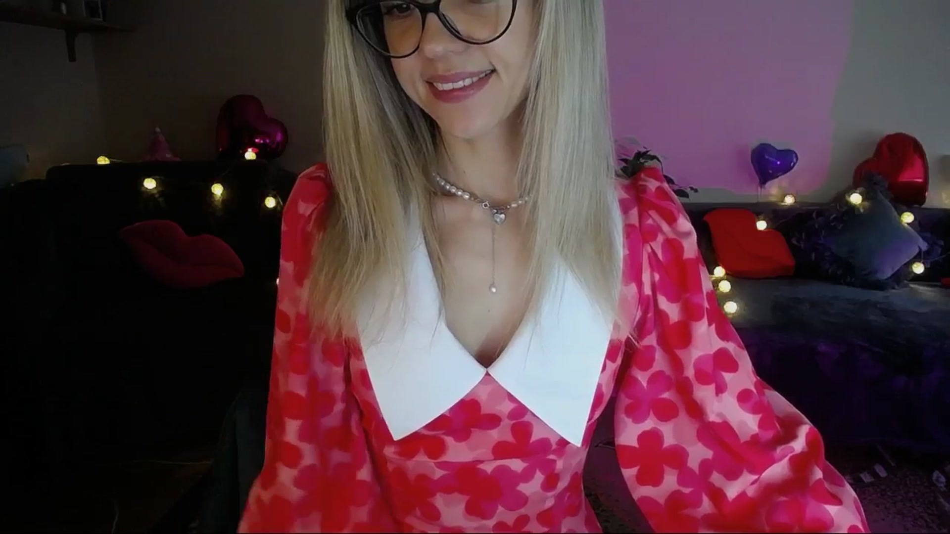 Gallery image thumbnail from Sunshine_alis's myfreecams stream on, 04/19/2025, 15:21 image 18 of 20