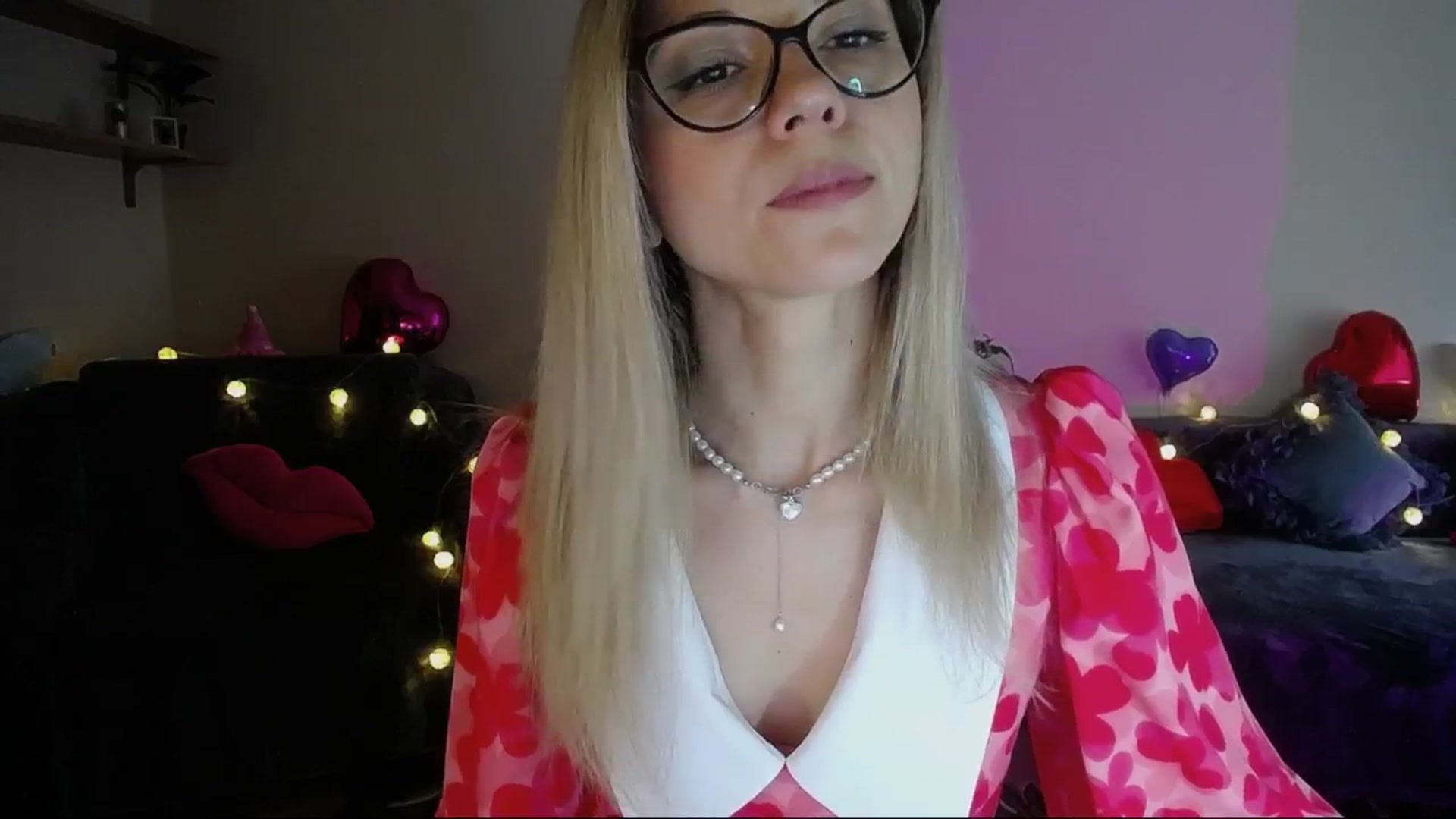 Gallery image thumbnail from Sunshine_alis's myfreecams stream on, 04/19/2025, 15:21 image 9 of 20