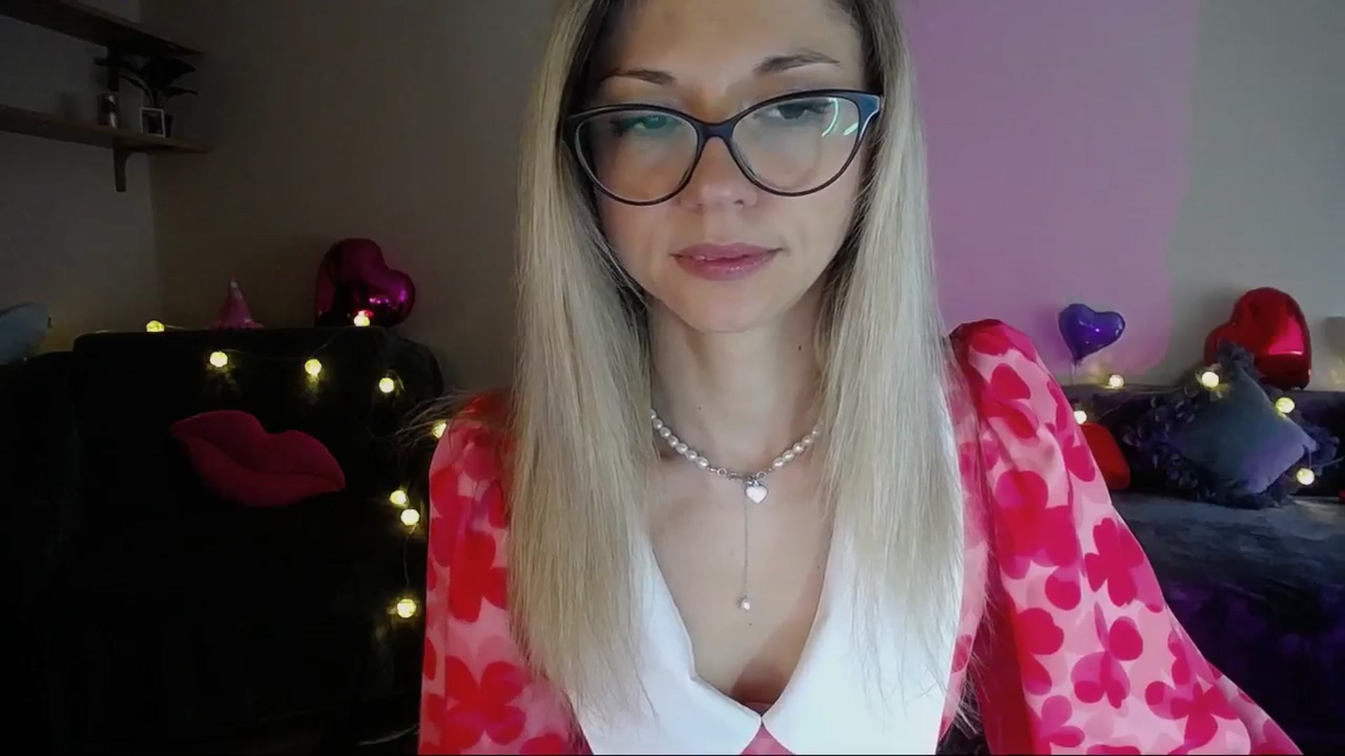 Gallery image thumbnail from Sunshine_alis's myfreecams stream on, 04/19/2025, 15:21 image 6 of 20