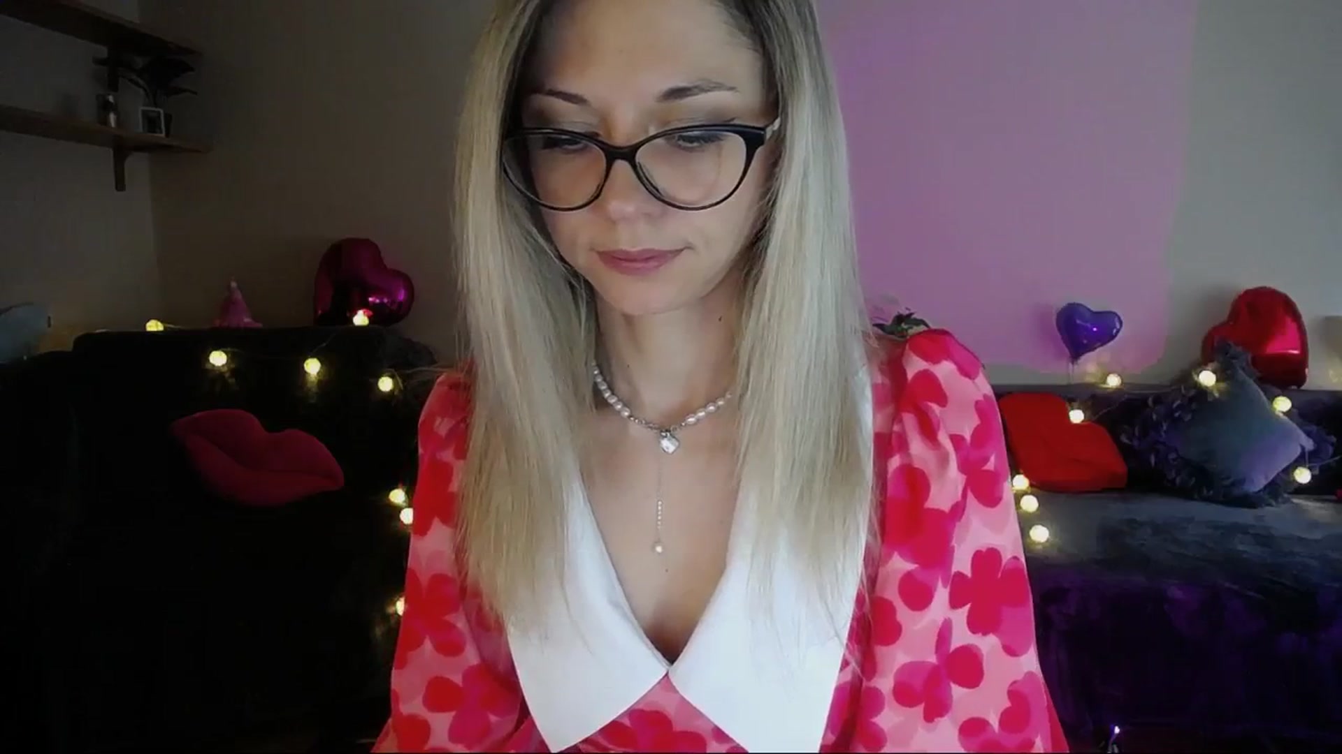 Gallery image thumbnail from Sunshine_alis's myfreecams stream on, 04/19/2025, 15:21 image 7 of 20