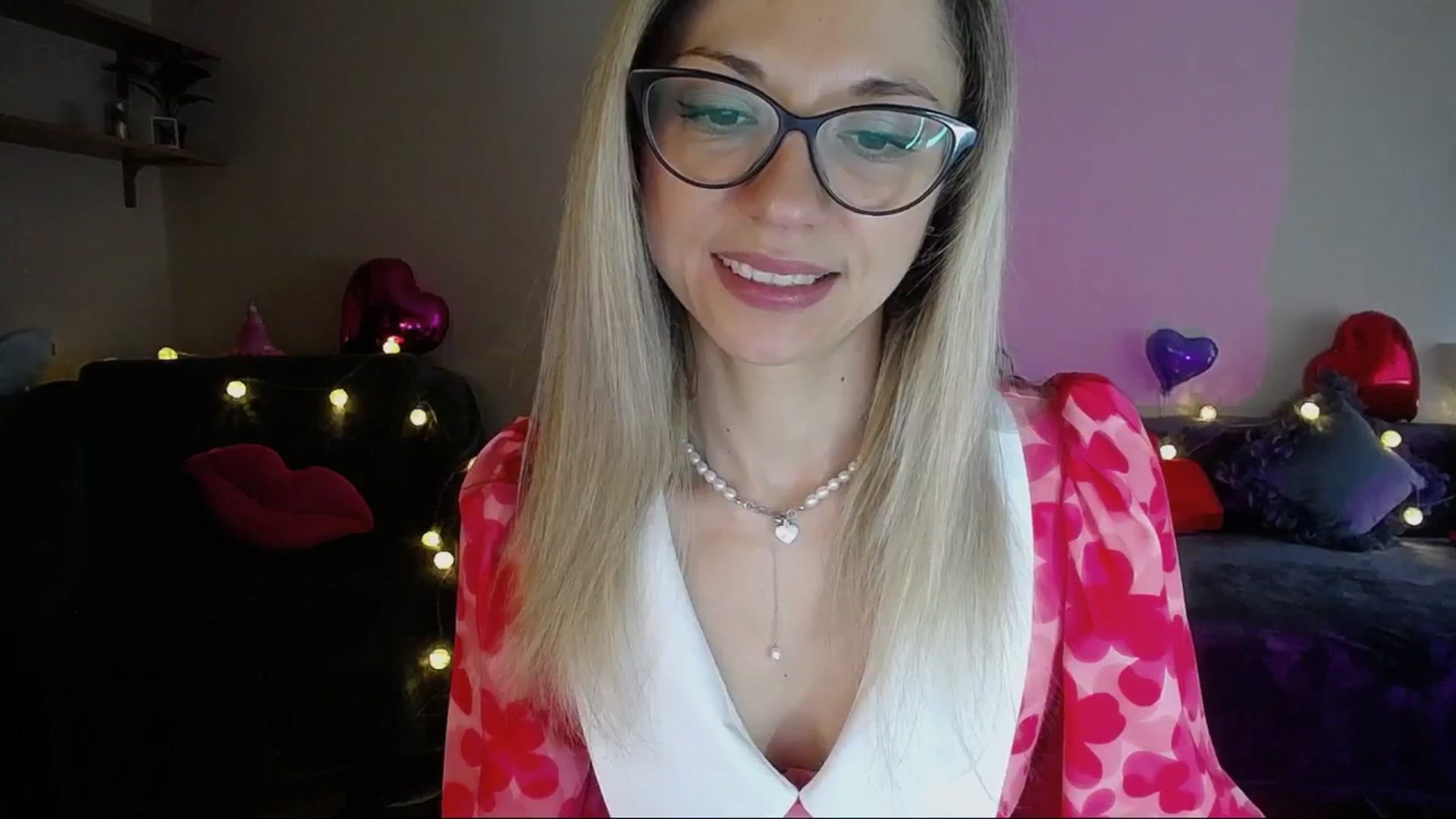 Gallery image thumbnail from Sunshine_alis's myfreecams stream on, 04/19/2025, 15:21 image 14 of 20