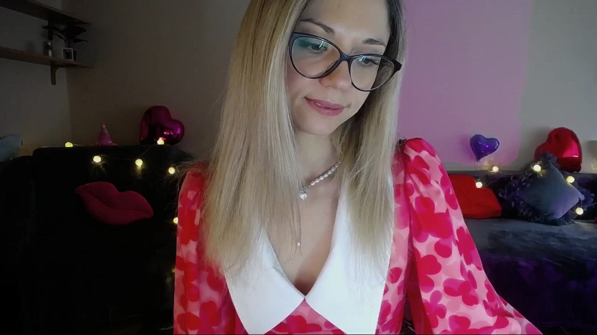 Gallery image thumbnail from Sunshine_alis's myfreecams stream on, 04/19/2025, 15:21 image 4 of 20