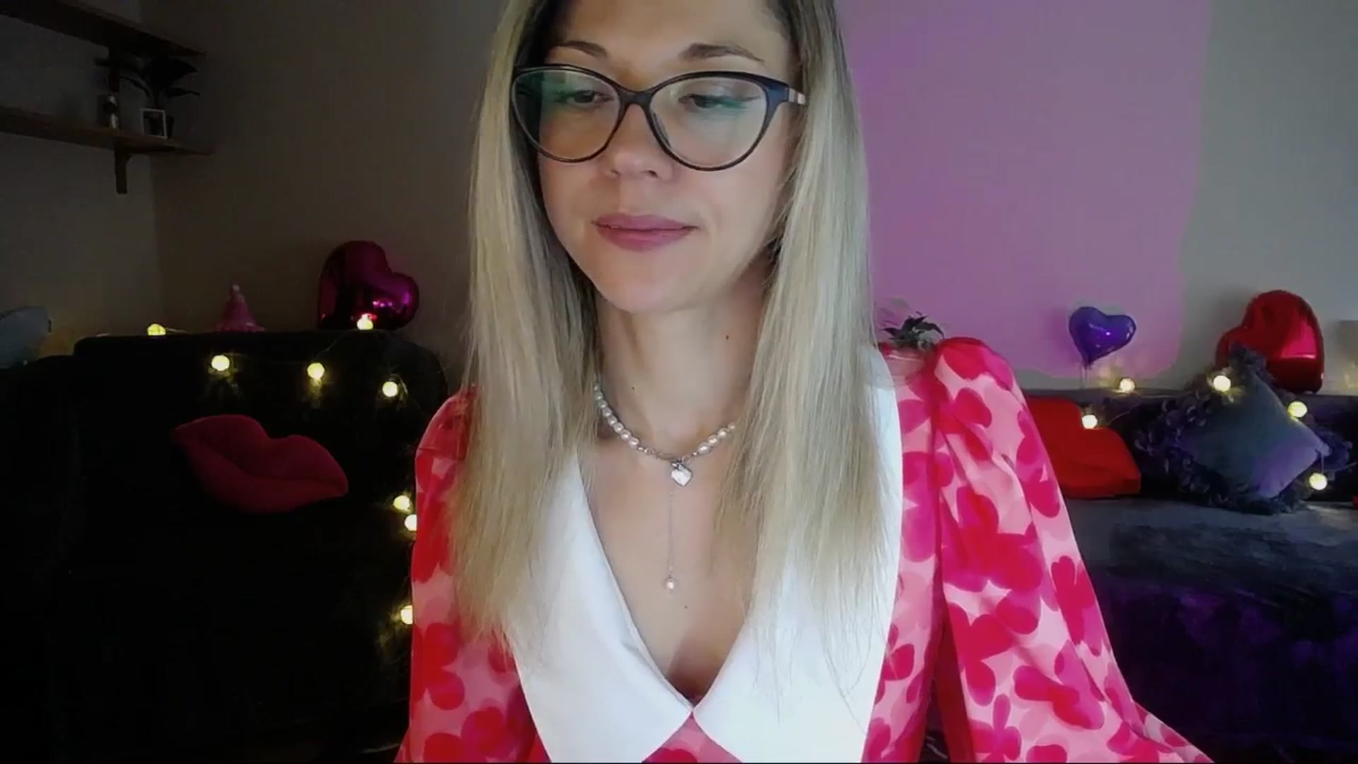 Gallery image thumbnail from Sunshine_alis's myfreecams stream on, 04/19/2025, 15:21 image 16 of 20