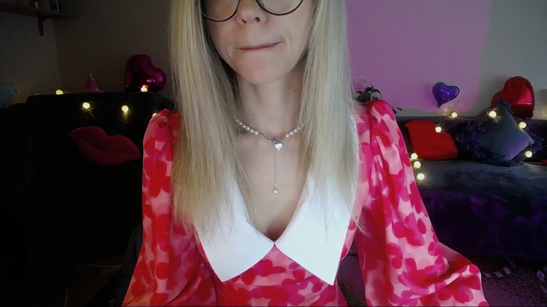 Gallery image thumbnail from Sunshine_alis's myfreecams stream on, 04/19/2025, 15:21 image 20 of 20