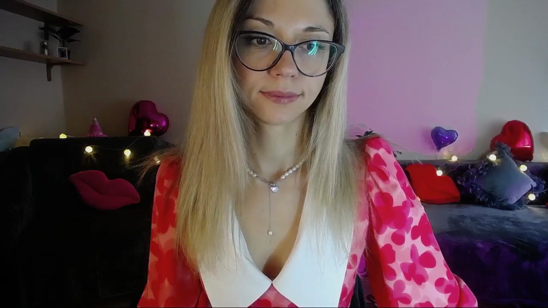Gallery image thumbnail from Sunshine_alis's myfreecams stream on, 04/19/2025, 15:21 image 2 of 20