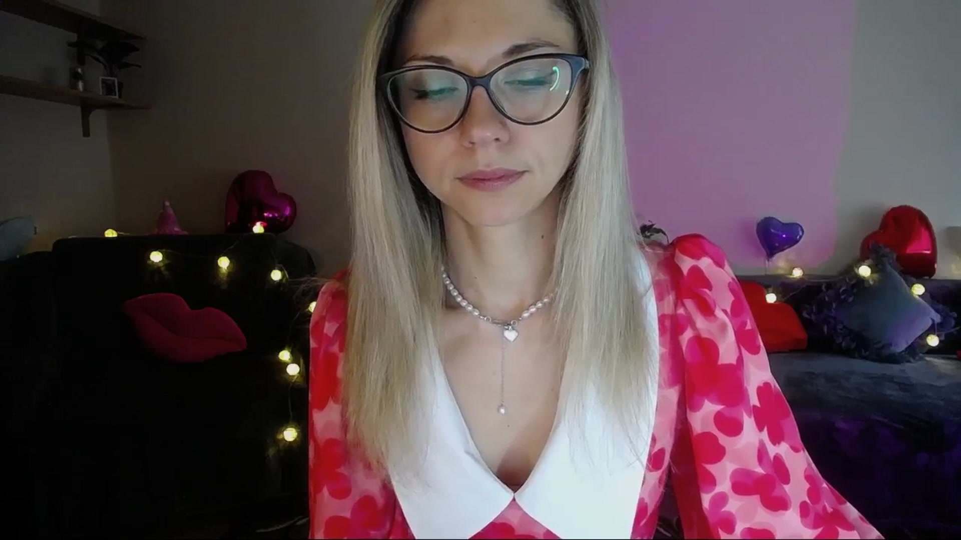 Gallery image thumbnail from Sunshine_alis's myfreecams stream on, 04/19/2025, 15:21 image 8 of 20
