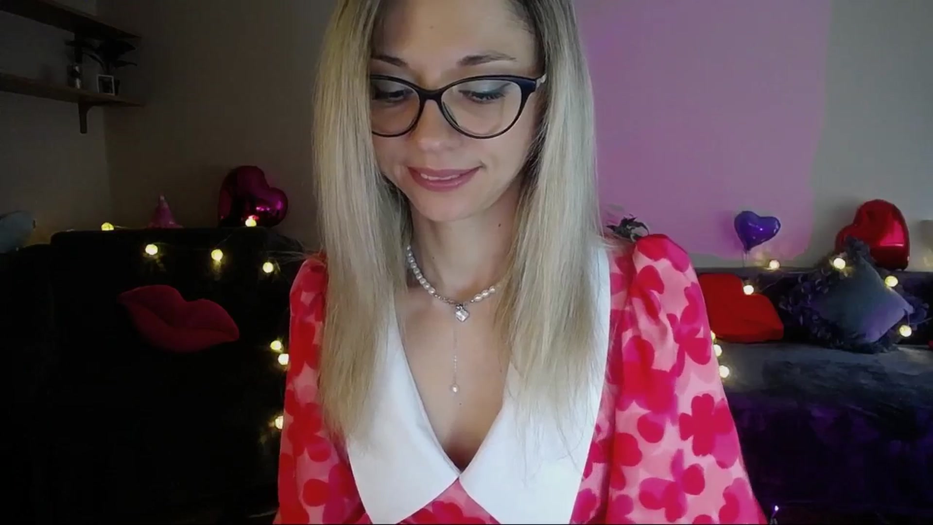 Gallery image thumbnail from Sunshine_alis's myfreecams stream on, 04/19/2025, 15:21 image 10 of 20