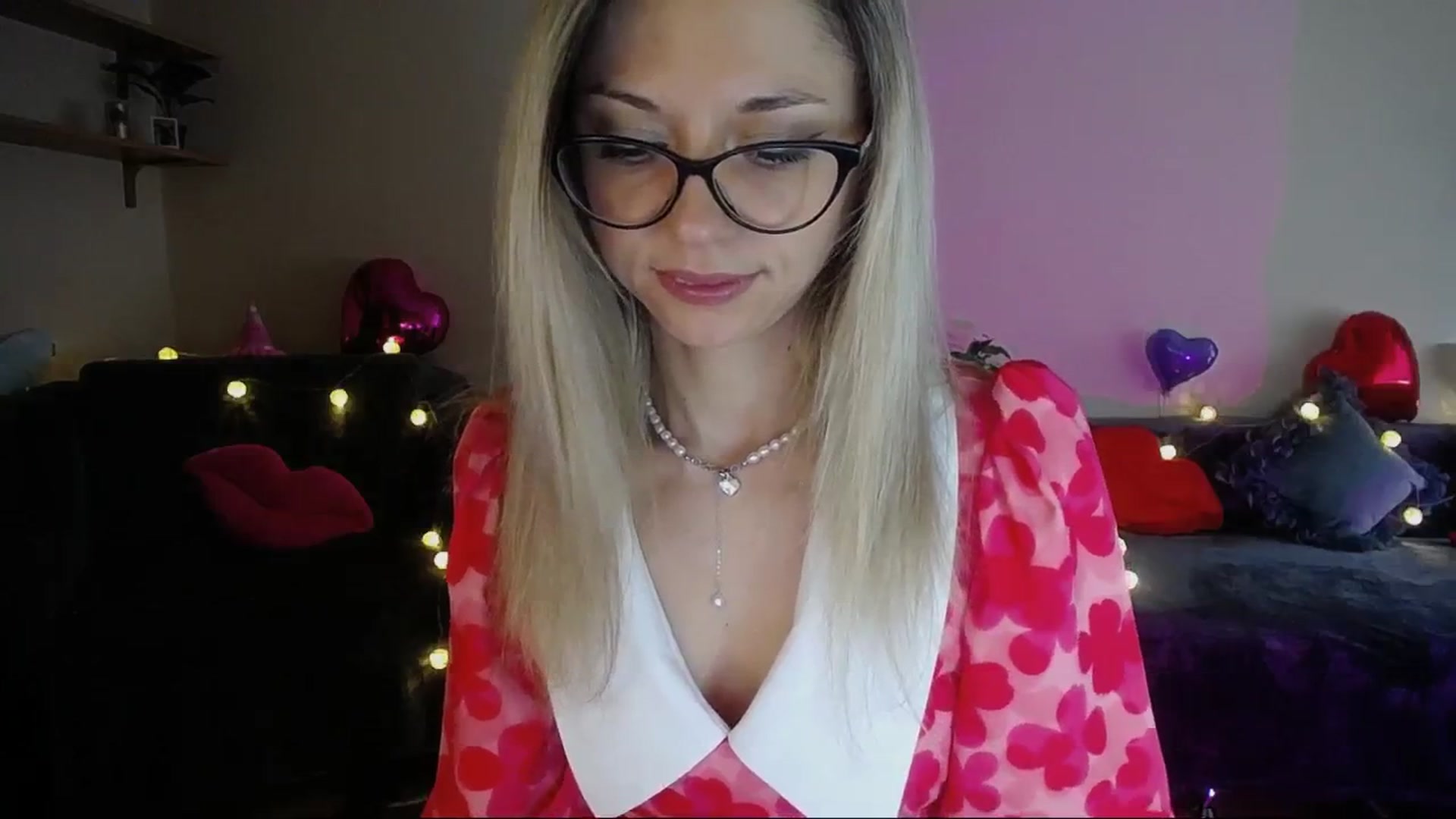 Gallery image thumbnail from Sunshine_alis's myfreecams stream on, 04/19/2025, 15:21 image 5 of 20
