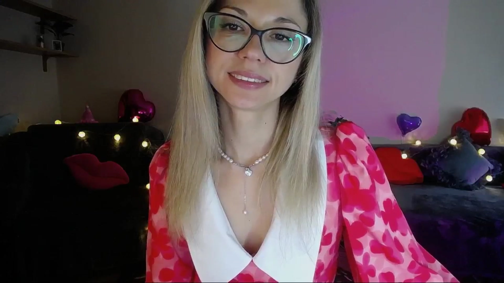 Gallery image thumbnail from Sunshine_alis's myfreecams stream on, 04/19/2025, 15:21 image 13 of 20
