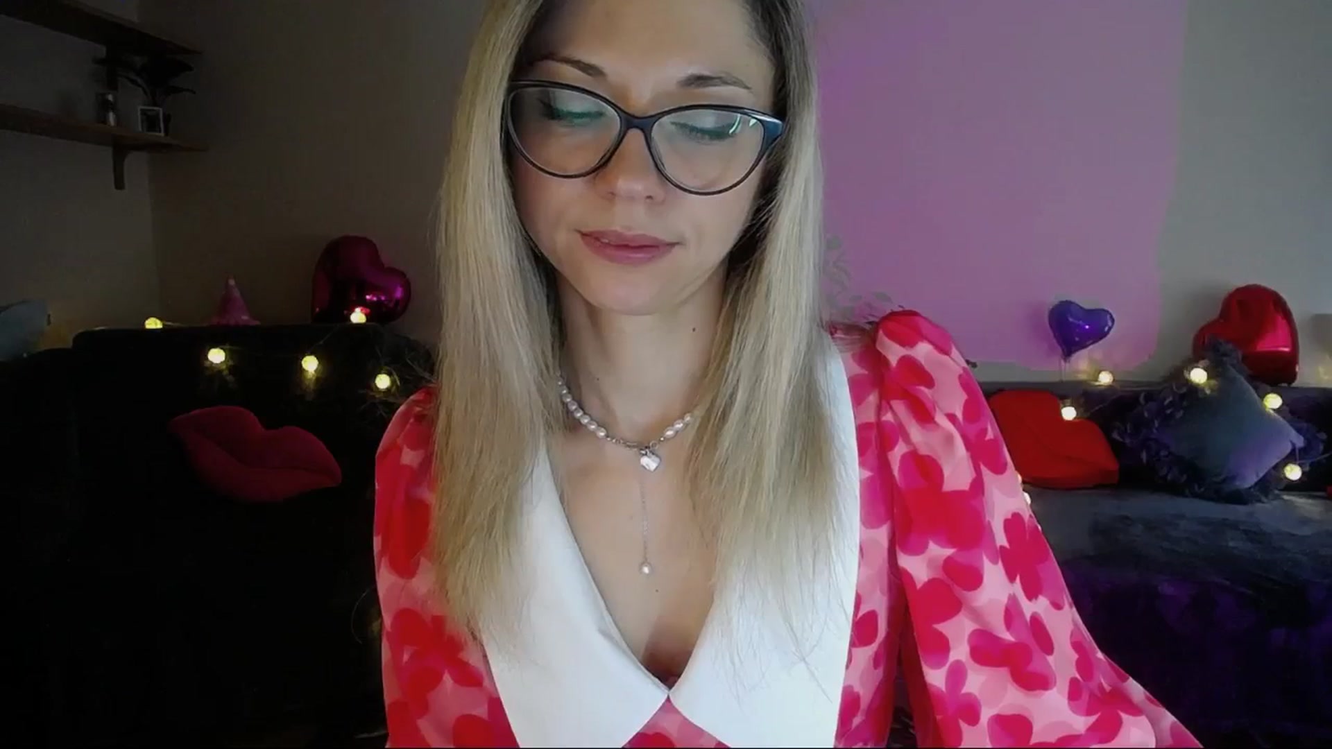 Gallery image thumbnail from Sunshine_alis's myfreecams stream on, 04/19/2025, 15:21 image 11 of 20