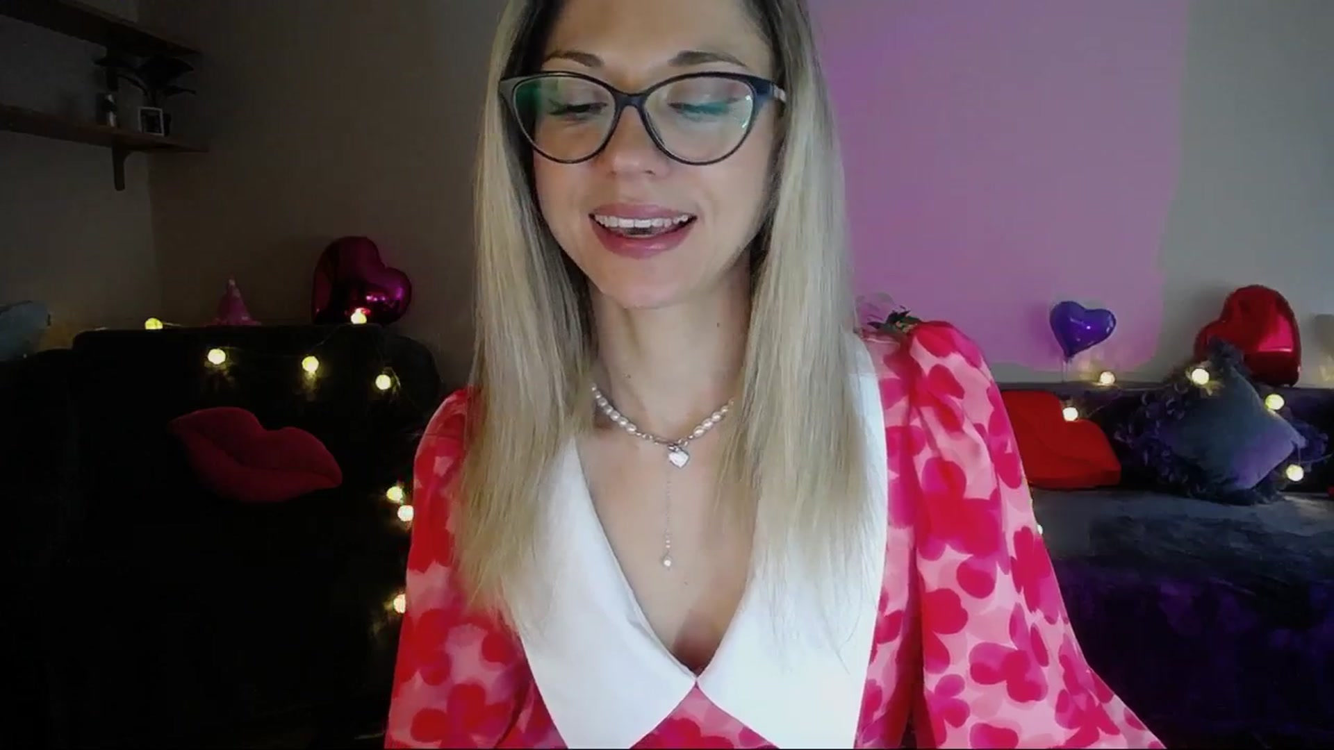 Gallery image thumbnail from Sunshine_alis's myfreecams stream on, 04/19/2025, 15:21 image 15 of 20