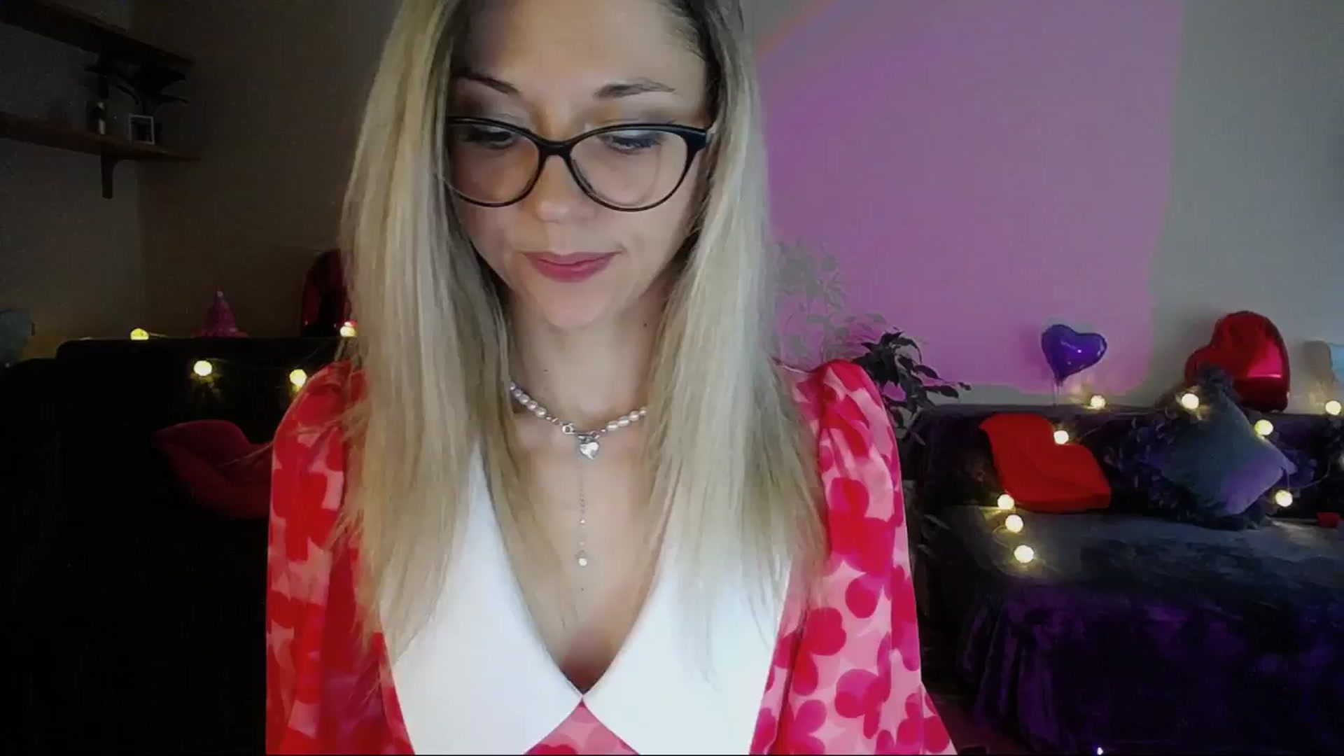 Gallery image thumbnail from Sunshine_alis's myfreecams stream on, 04/19/2025, 16:06 image 6 of 20