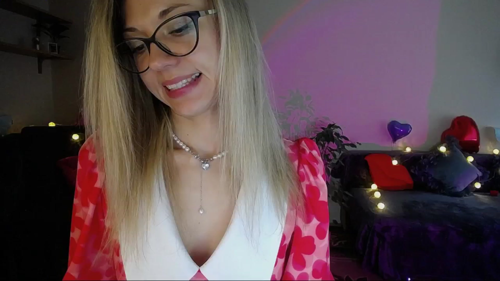 Gallery image thumbnail from Sunshine_alis's myfreecams stream on, 04/19/2025, 16:06 image 1 of 20
