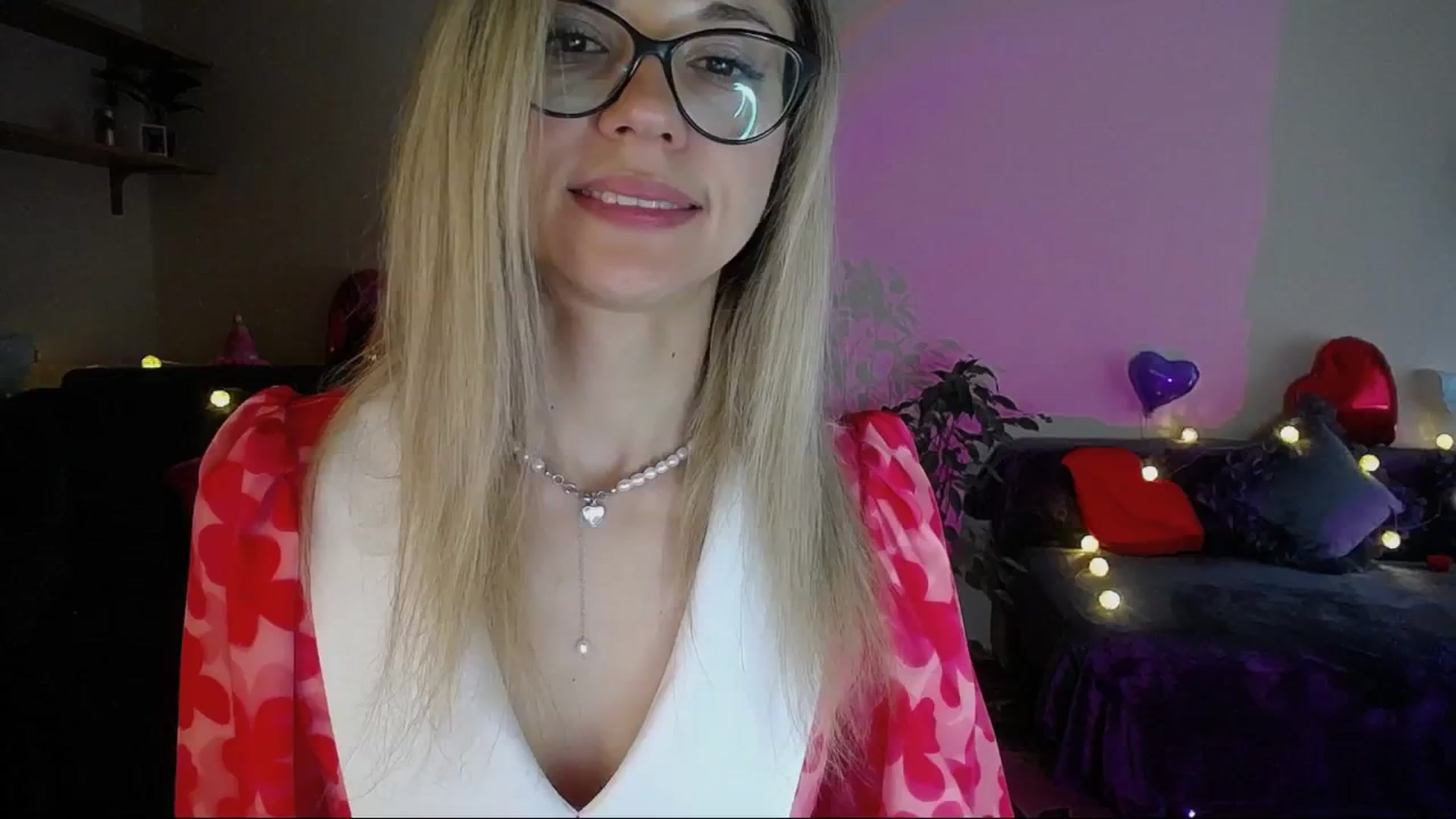Gallery image thumbnail from Sunshine_alis's myfreecams stream on, 04/19/2025, 16:06 image 2 of 20