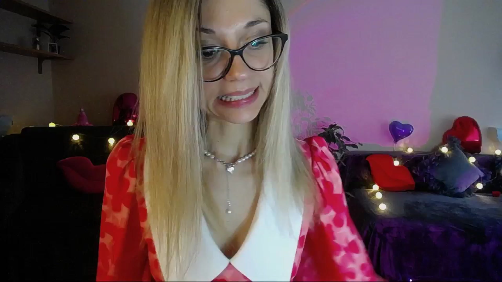 Gallery image thumbnail from Sunshine_alis's myfreecams stream on, 04/19/2025, 16:06 image 7 of 20