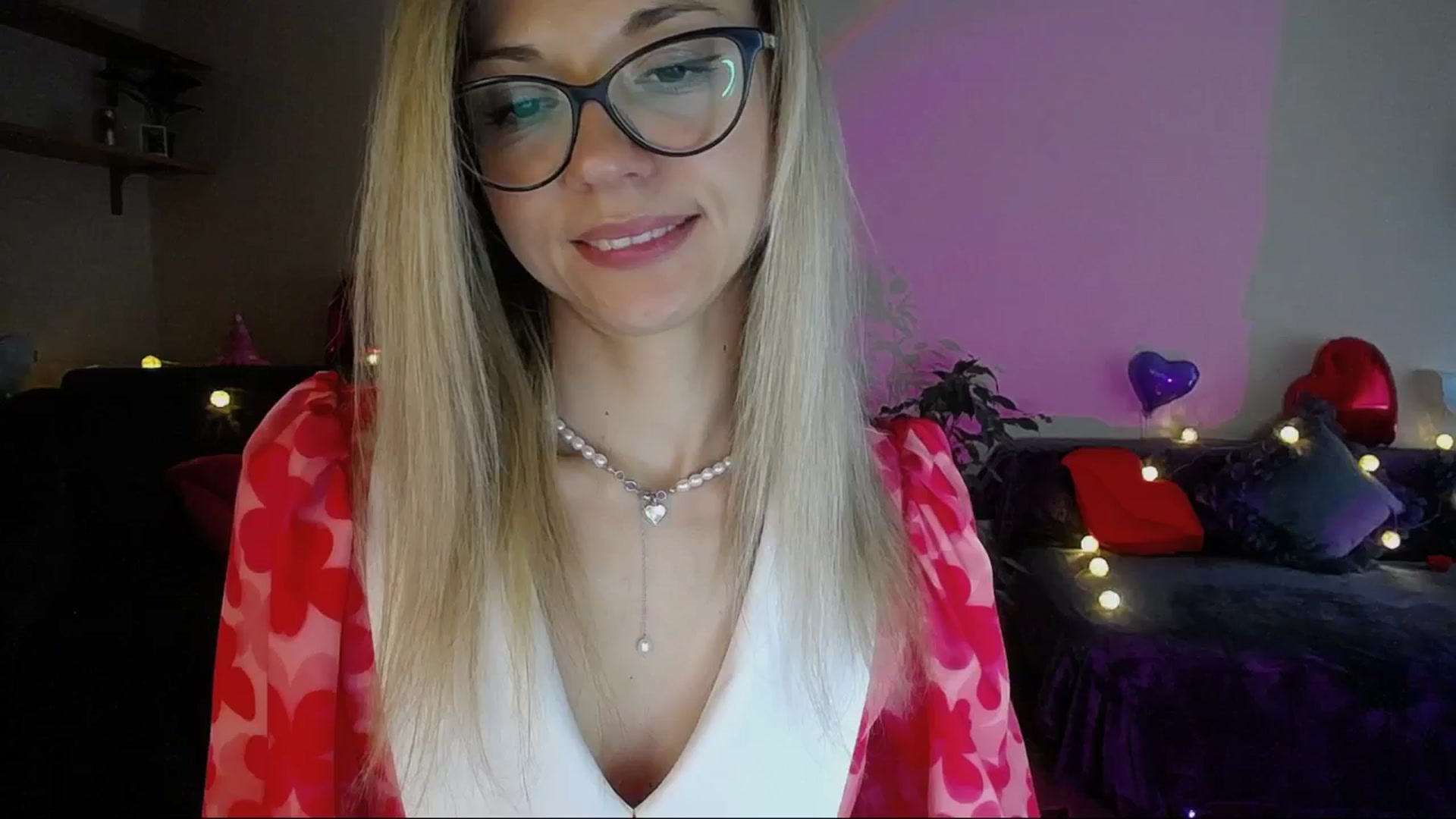 Gallery image thumbnail from Sunshine_alis's myfreecams stream on, 04/19/2025, 16:06 image 3 of 20