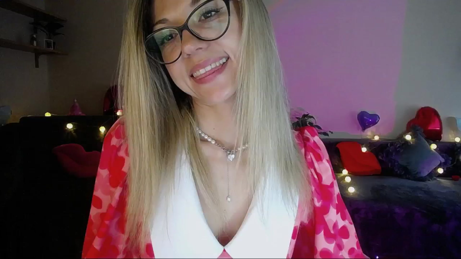 Gallery image thumbnail from Sunshine_alis's myfreecams stream on, 04/19/2025, 16:06 image 8 of 20