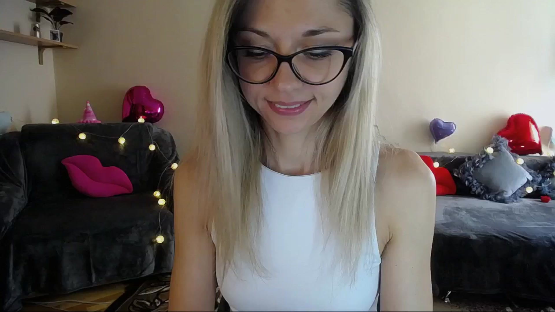 Gallery image thumbnail from Sunshine_alis's myfreecams stream on, 04/24/2025, 14:45 image 12 of 20