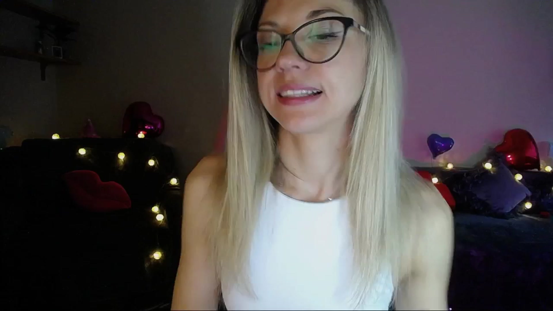 Gallery image thumbnail from Sunshine_alis's myfreecams stream on, 04/24/2025, 17:15 image 5 of 20
