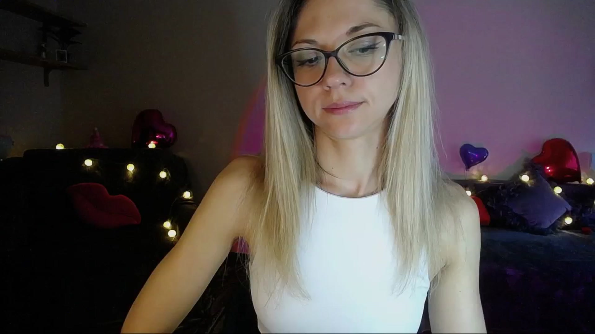Gallery image thumbnail from Sunshine_alis's myfreecams stream on, 04/24/2025, 17:15 image 4 of 20