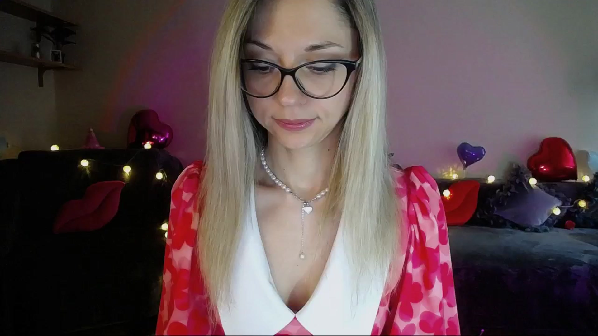 Gallery image thumbnail from Sunshine_alis's myfreecams stream on, 04/30/2025, 16:08 image 12 of 20