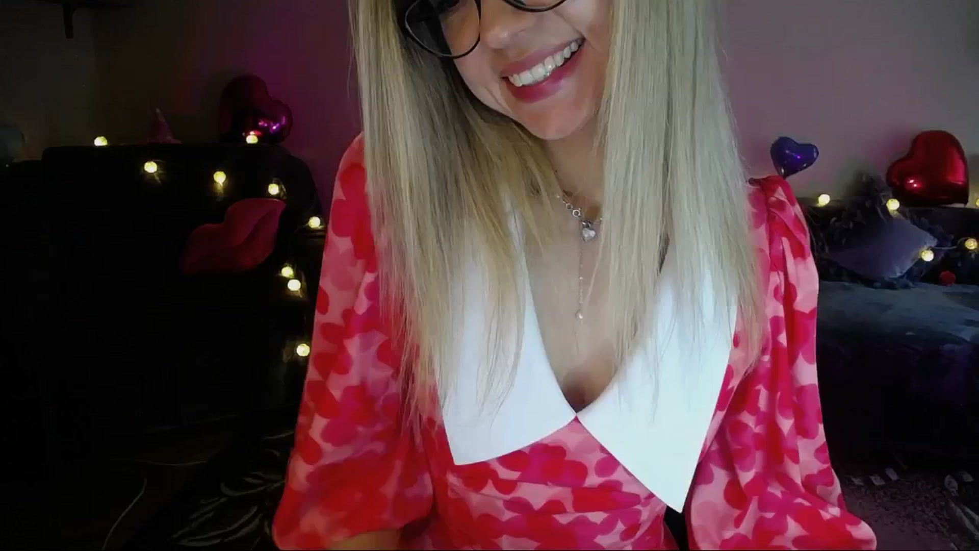 Gallery image thumbnail from Sunshine_alis's myfreecams stream on, 04/30/2025, 16:36 image 6 of 20