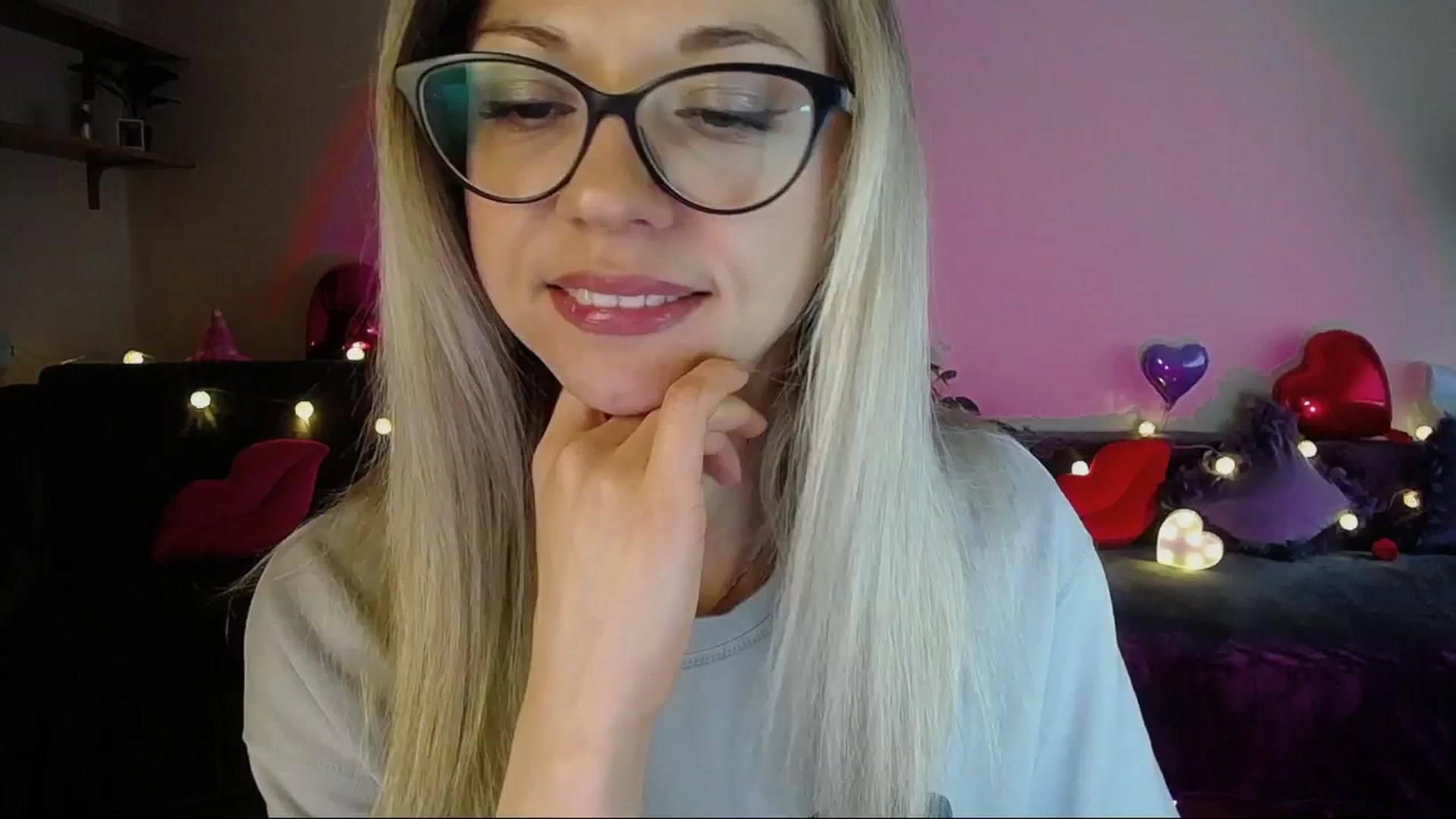 Gallery image thumbnail from Sunshine_alis's myfreecams stream on, 05/05/2025, 14:43 image 9 of 20