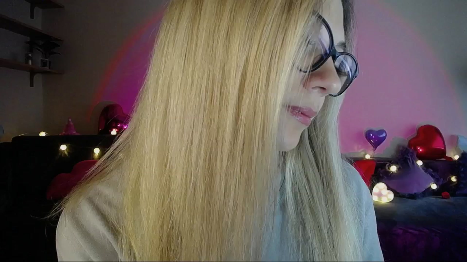 Gallery image thumbnail from Sunshine_alis's myfreecams stream on, 05/05/2025, 14:43 image 14 of 20