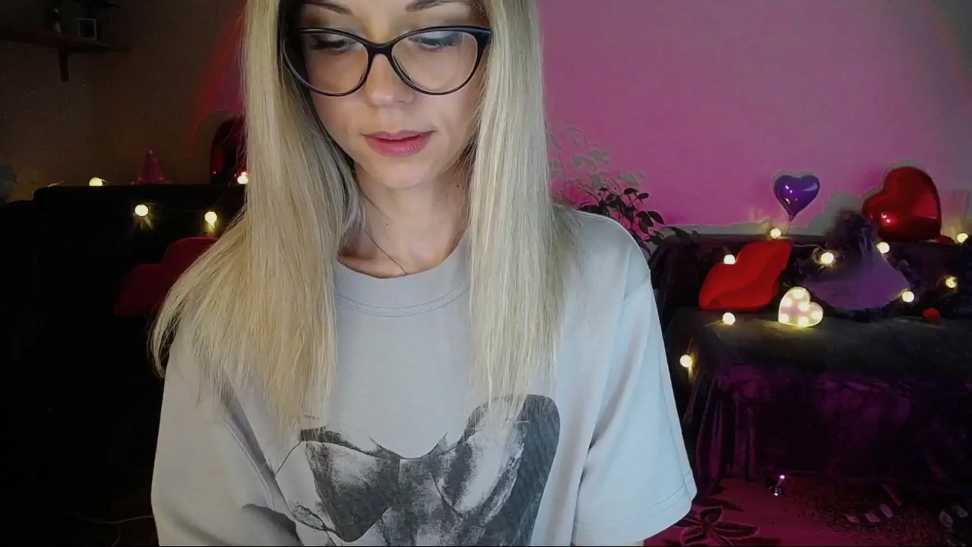 Gallery image thumbnail from Sunshine_alis's myfreecams stream on, 05/05/2025, 16:38 image 12 of 20