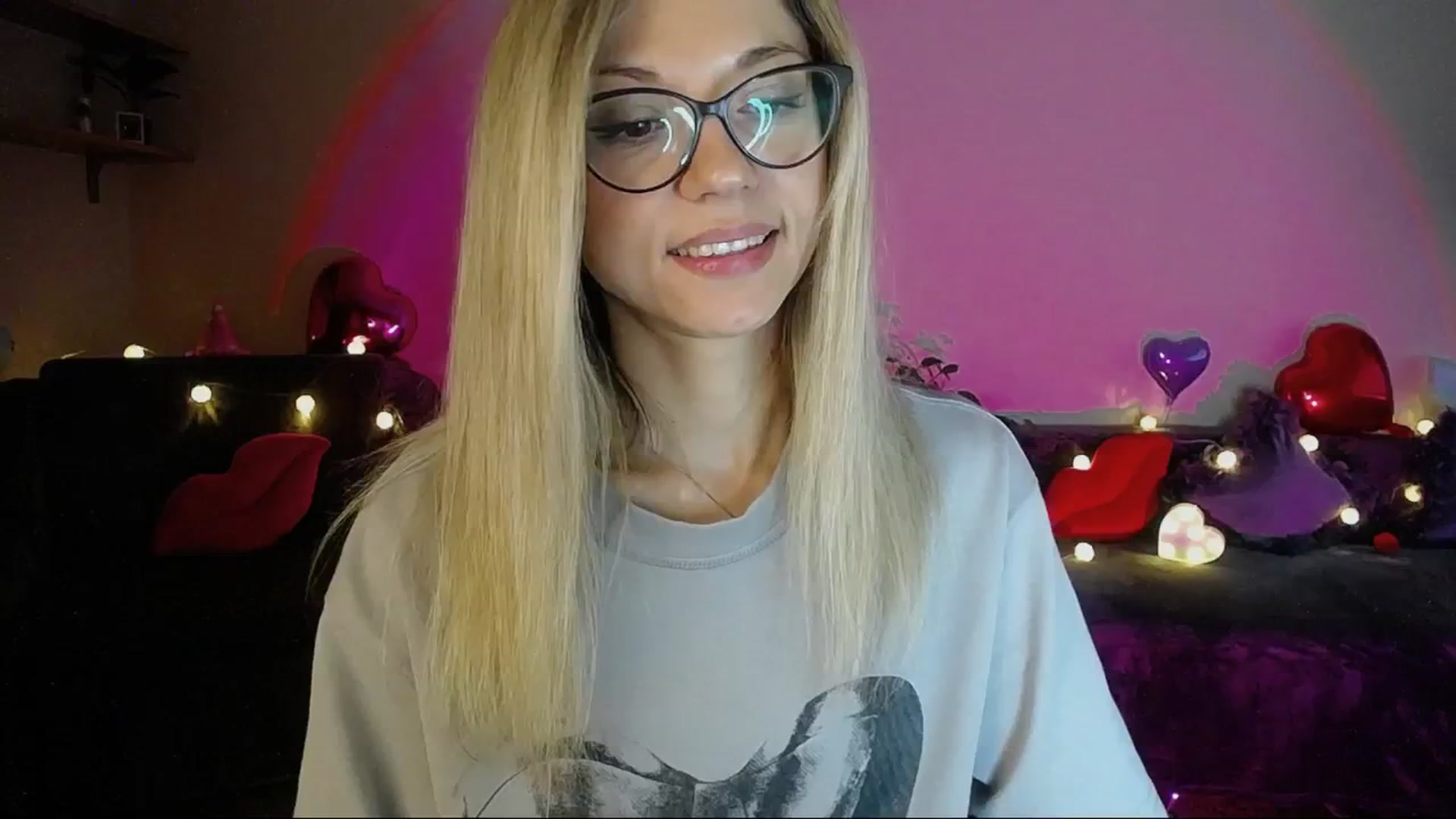 Gallery image thumbnail from Sunshine_alis's myfreecams stream on, 05/05/2025, 16:38 image 16 of 20